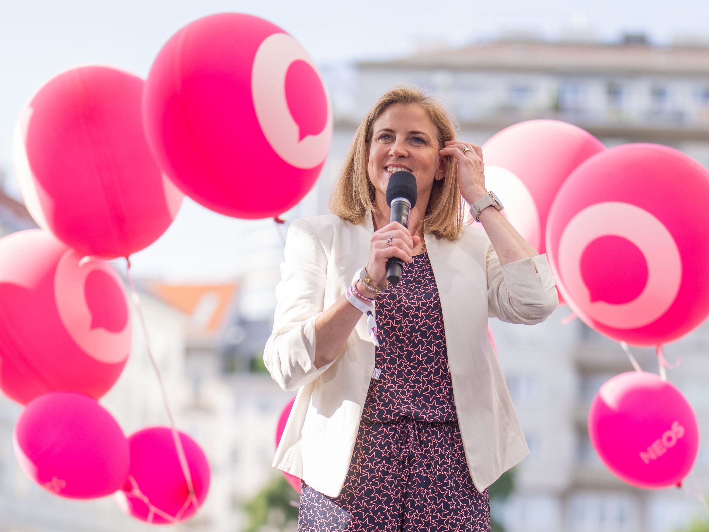 Meinl-Reisinger bringt bereits Erfahrung als Spitzenkandidatin bei einer Nationalratswahl mit.