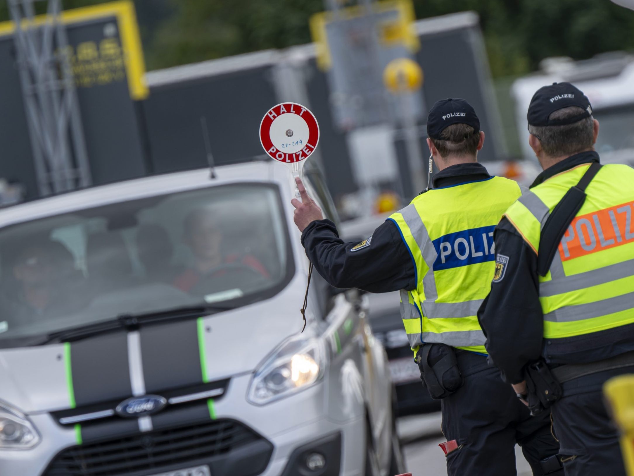 Debatte um Grenz-Zurückweisungen: Deutschland diskutiert neue Maßnahmen.