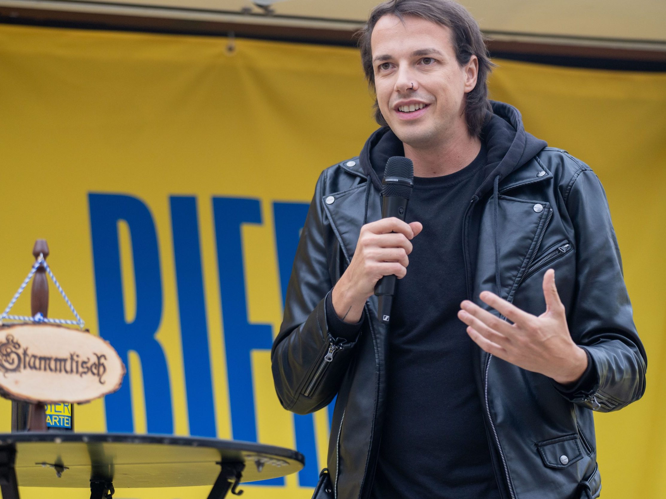 Der Wahlkampfabschluss der Bierpartei. Der Wahlkampfabschluss der Bierpartei.
