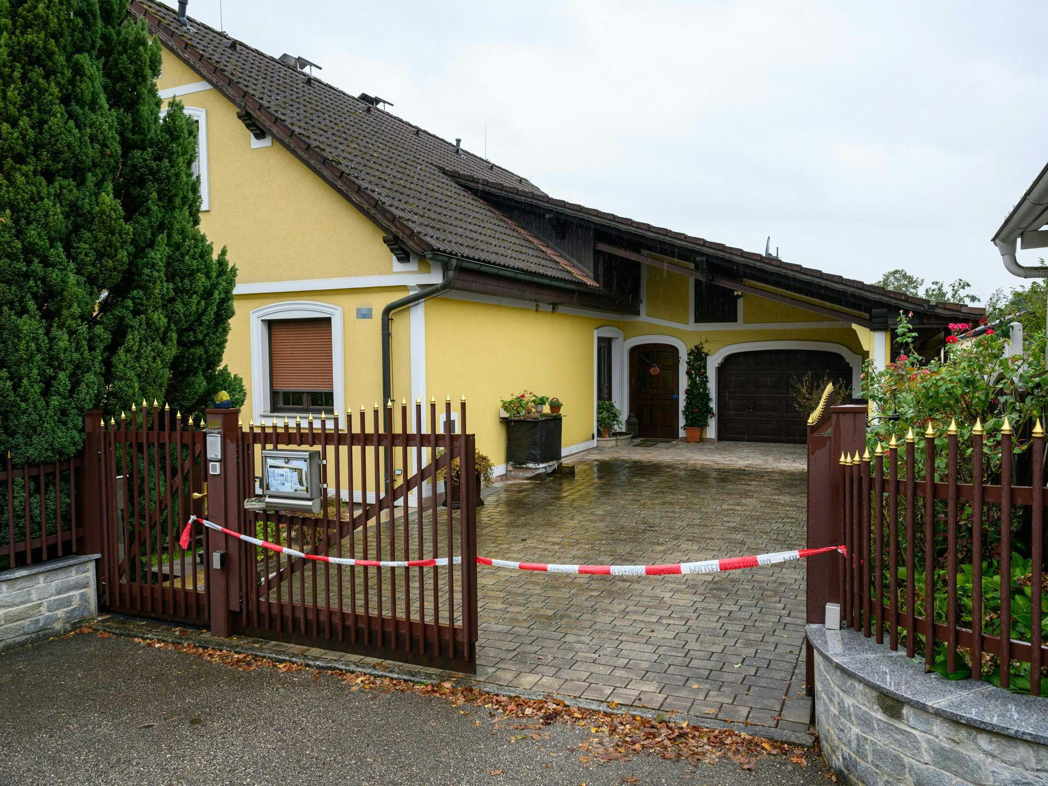 Nach dem Leichenfund wurde nun eine Obduktion der Toten angeordnet. Nach dem Leichenfund wurde nun eine Obduktion der Toten angeordnet.
