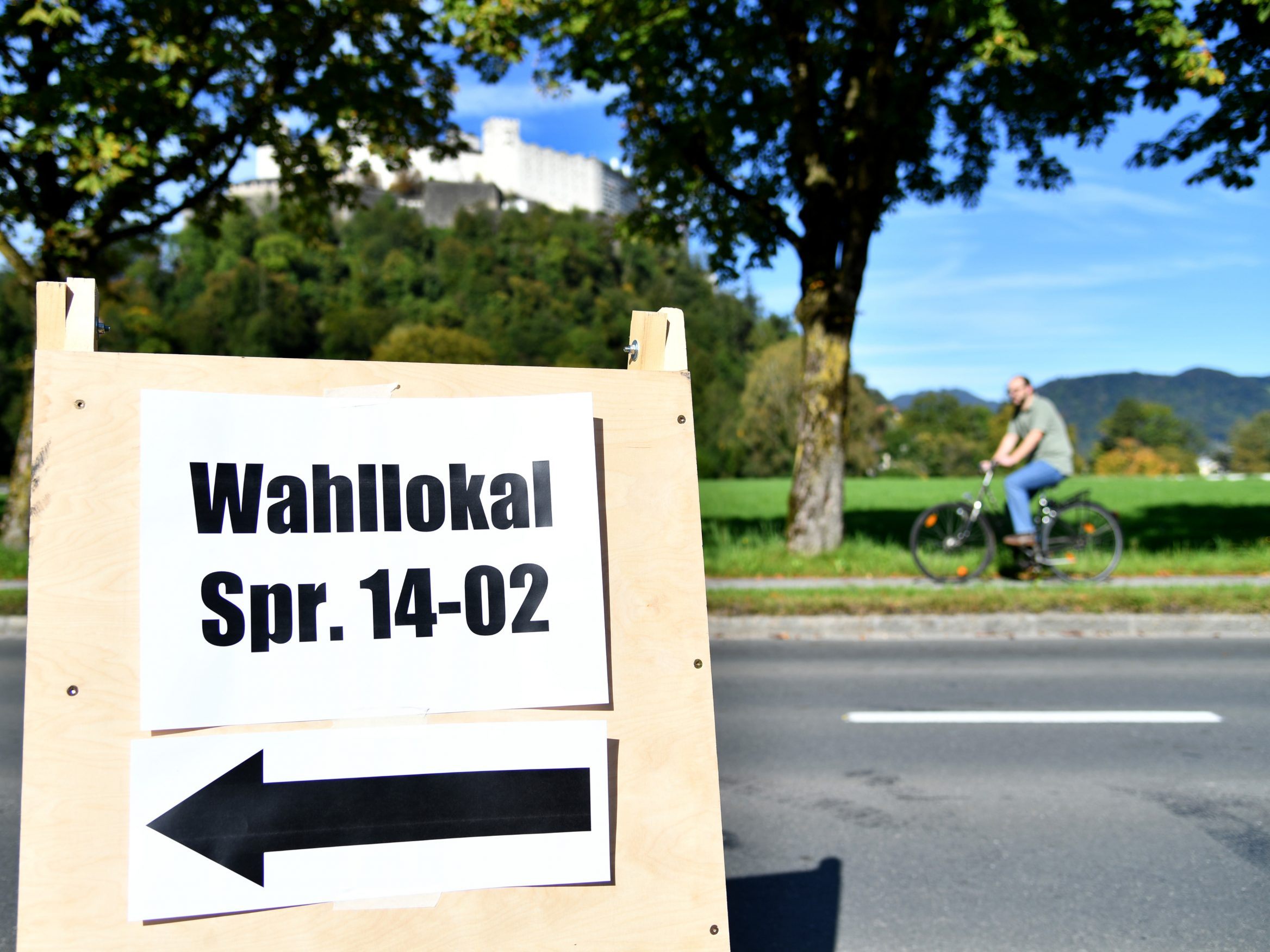 Der Urnengang bei der NR-Wahl 2024 erfolgt bei unspektakulärem Herbstwetter.