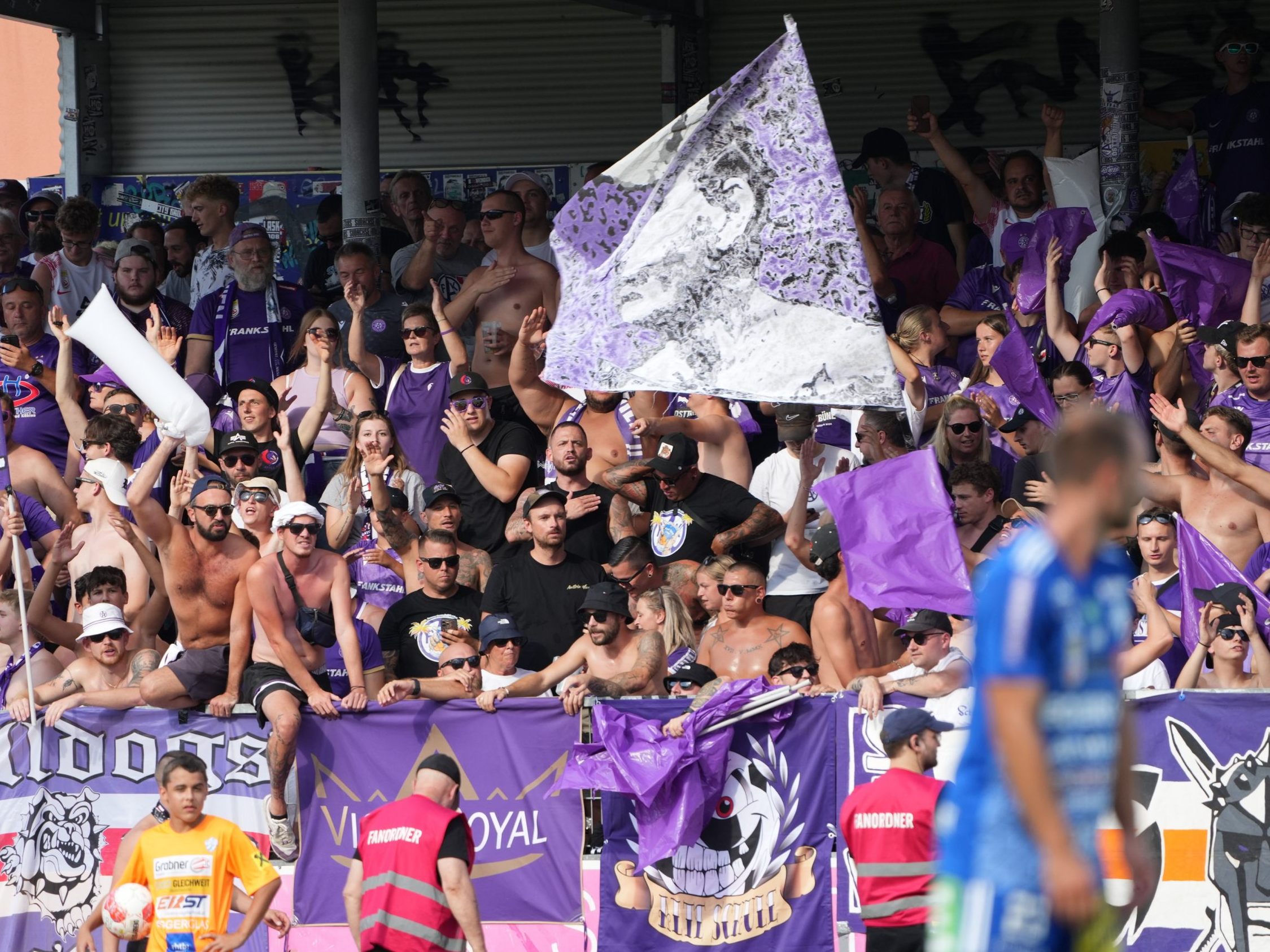 Die nächsten vier Derbys werden ohne Auswärtsfans stattfinden. Die nächsten vier Derbys werden ohne Auswärtsfans stattfinden.