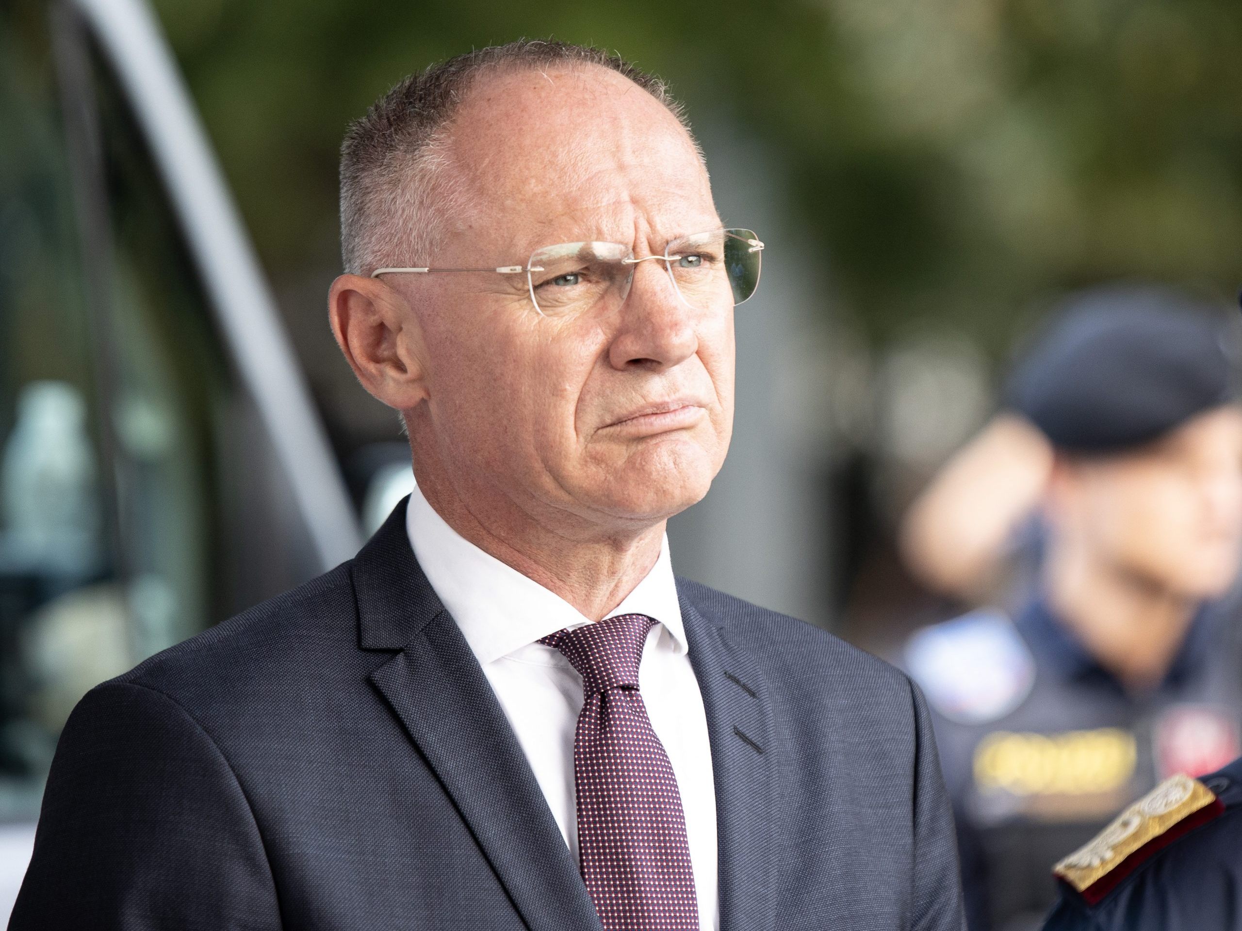 Karner fordert mehr Handlungsmöglichkeiten gegen Terrorismus für die Polizei. Karner fordert mehr Handlungsmöglichkeiten gegen Terrorismus für die Polizei.