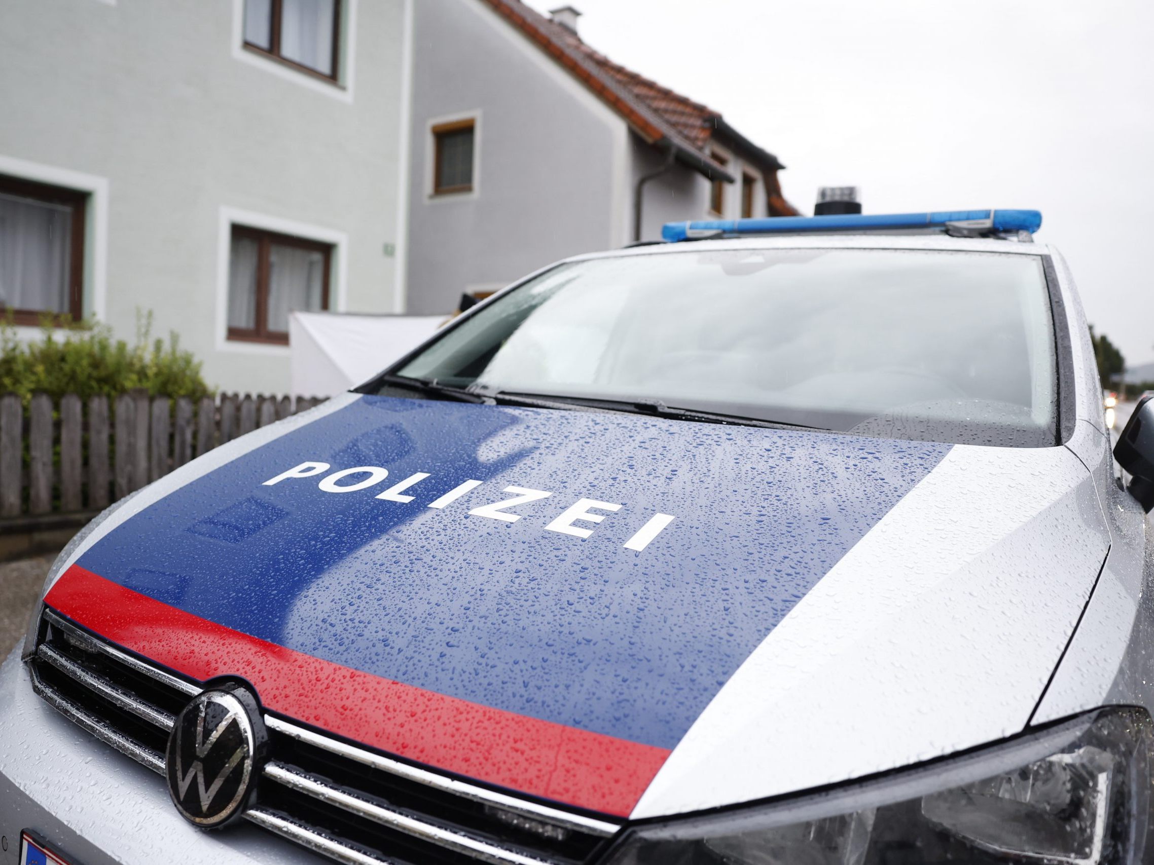 Der Bluttat dürfte ein bereits länger andauernder Streit vorausgegangen sein . Der Bluttat dürfte ein bereits länger andauernder Streit vorausgegangen sein .