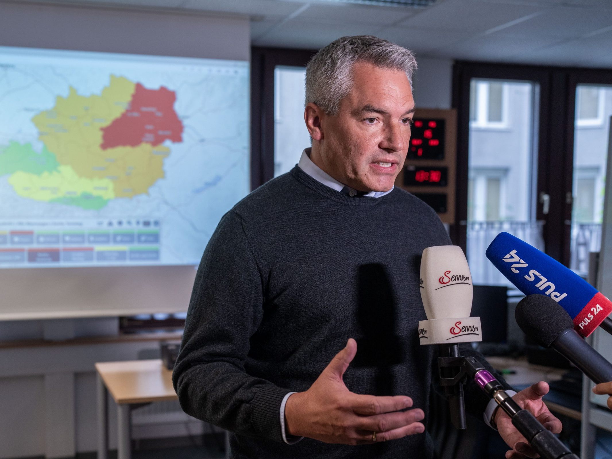 Der Kanzler sagte allen Hochwasser-Opfern Unterstützung zu.