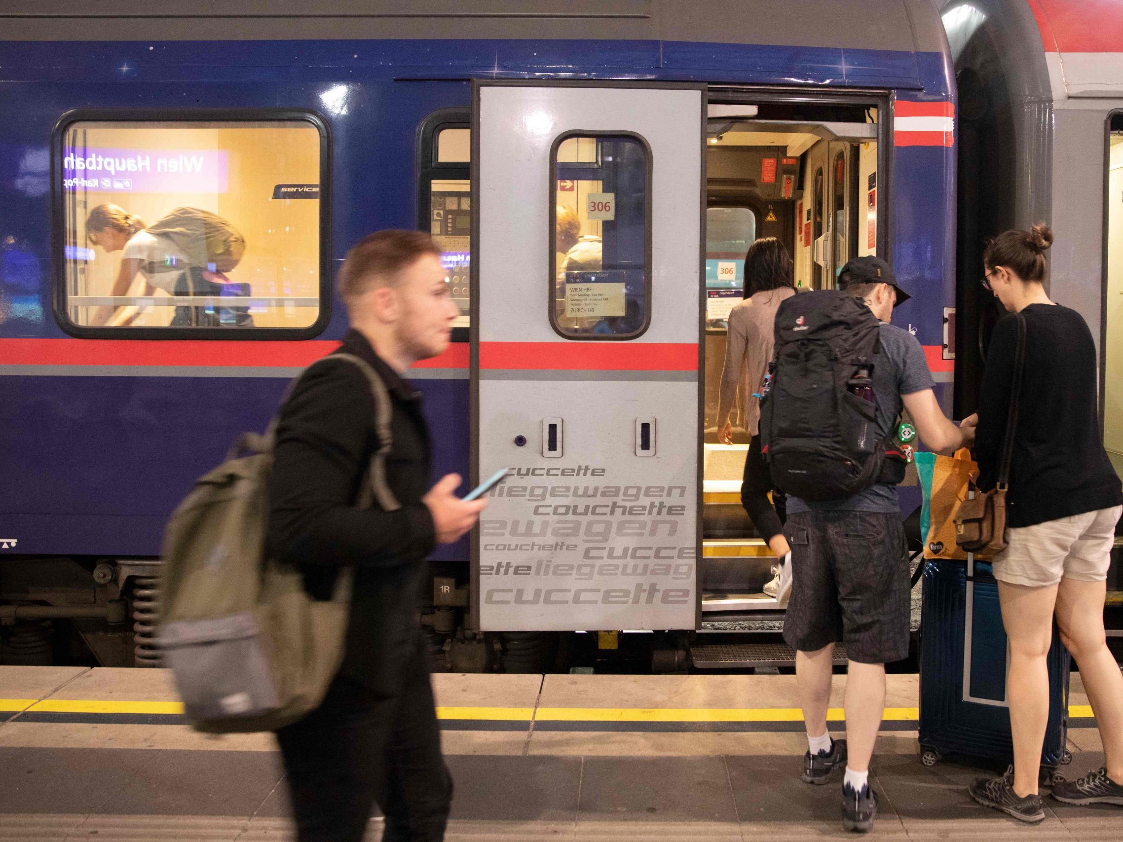 Verbesserungen bei Verbindungen zwischen Stadt und Umland sowie in den Regionen nötig Verbesserungen bei Verbindungen zwischen Stadt und Umland sowie in den Regionen nötig
