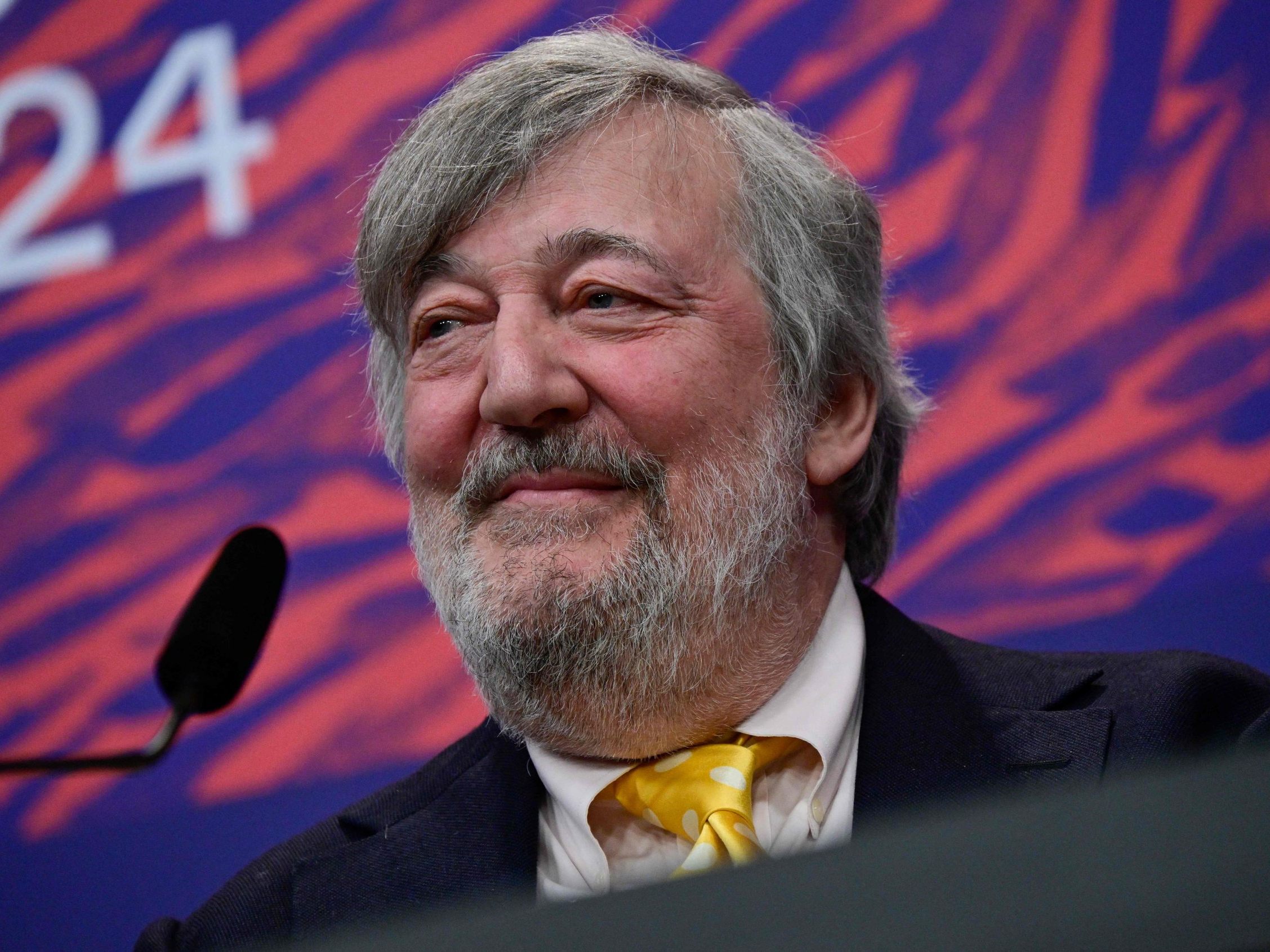 Schauspieler Stephen Fry wählt bei der Nationalratswahl mit. Schauspieler Stephen Fry wählt bei der Nationalratswahl mit.