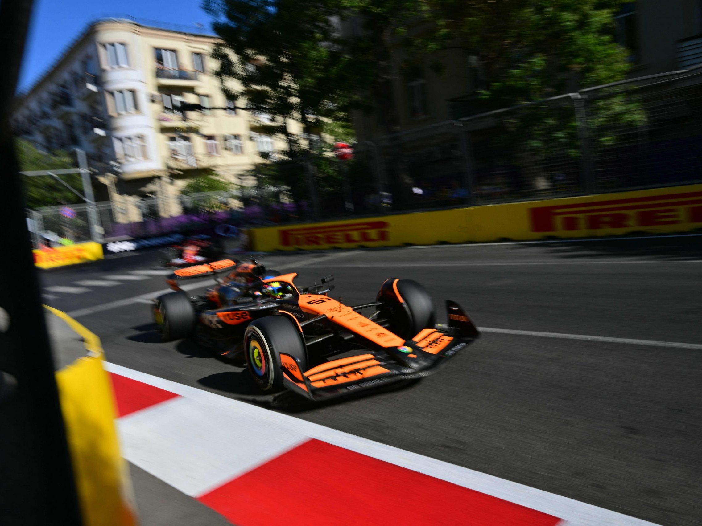 Später Crash zwischen Perez und Sainz - McLaren übernahm Führung in Konstrukteurswertung Später Crash zwischen Perez und Sainz - McLaren übernahm Führung in Konstrukteurswertung