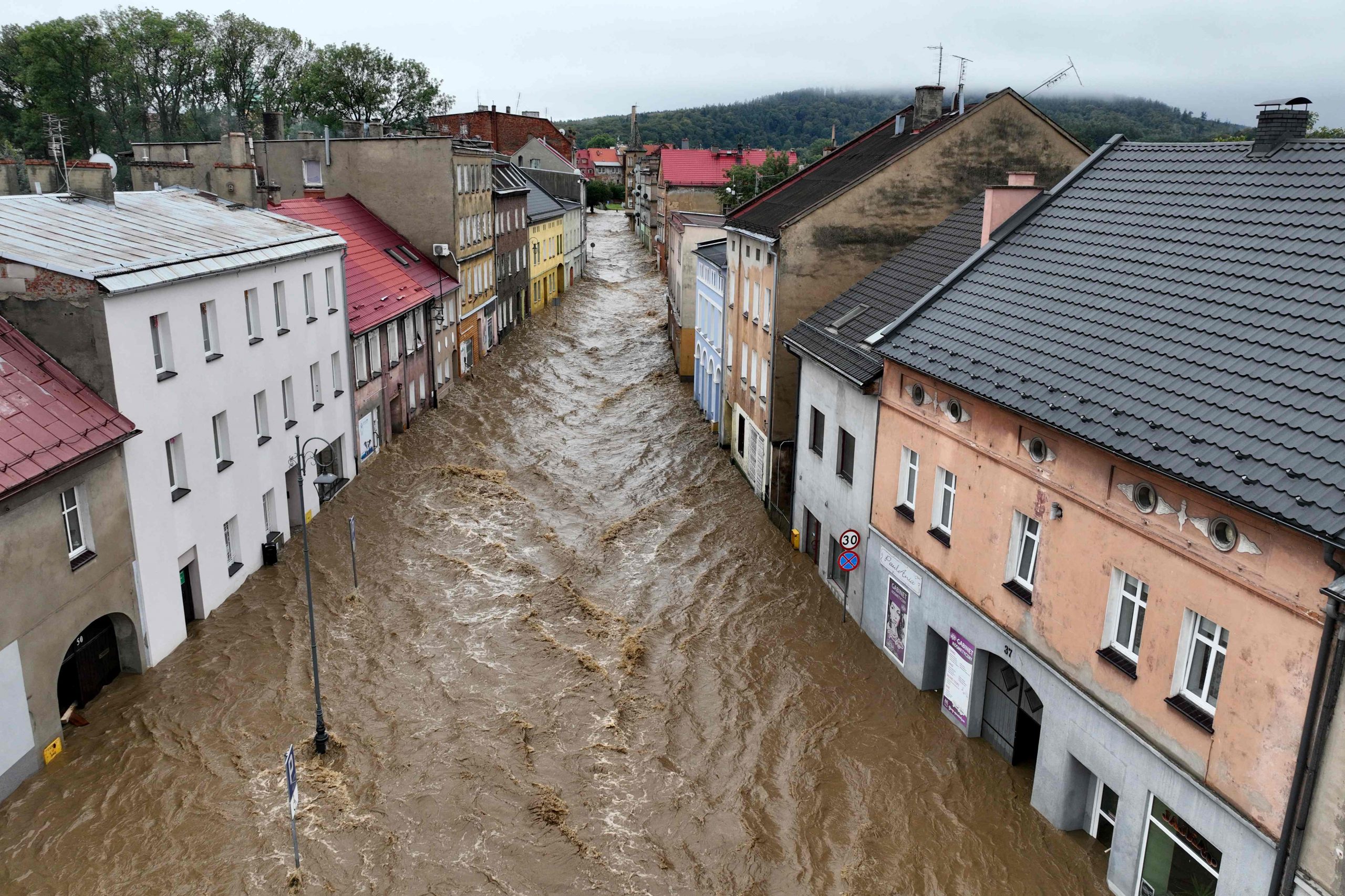 TOPSHOT-POLAND-WEATHER-FLOODS