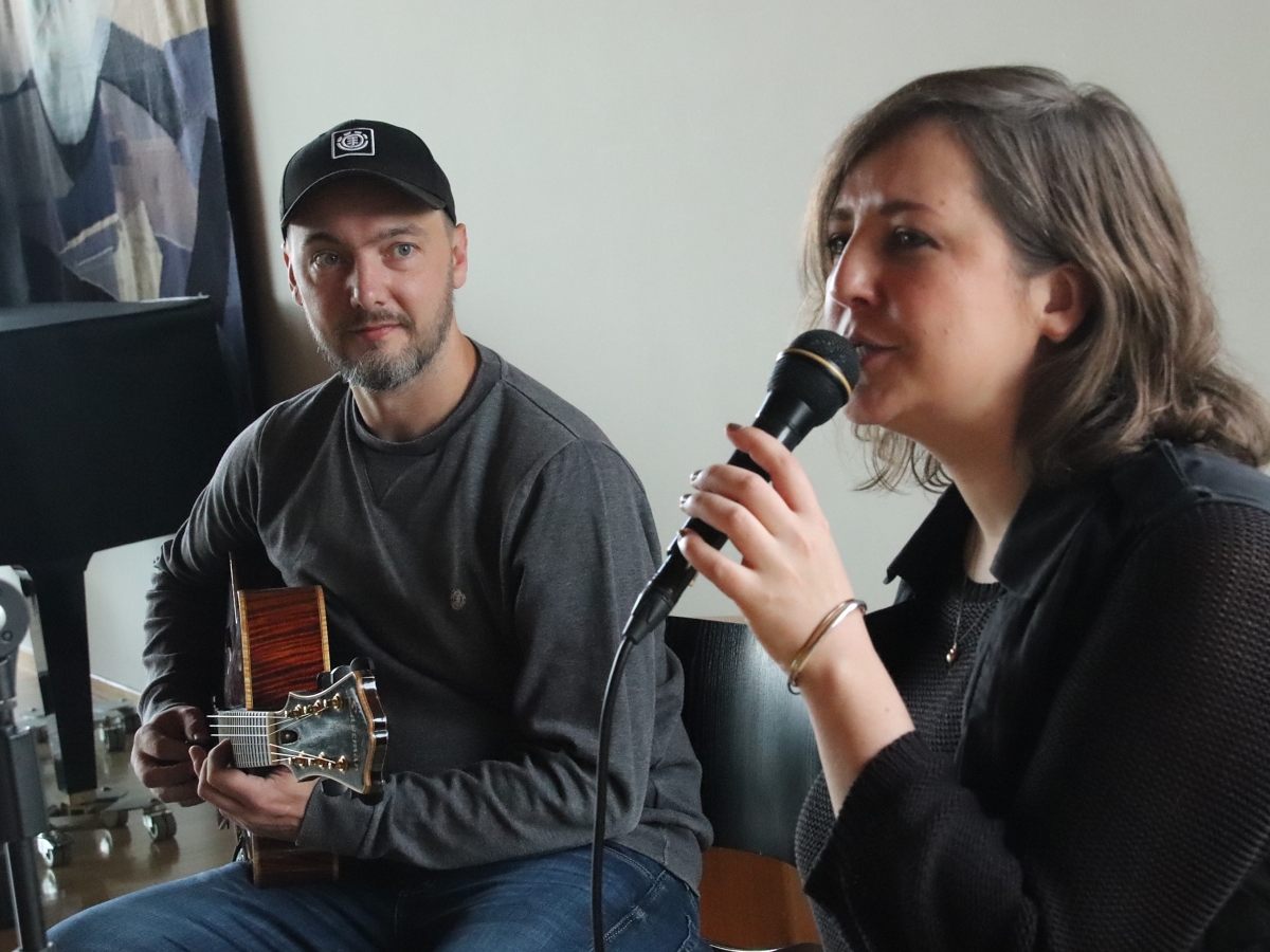 Das Duo „Caviezel.Rath“ begeisterte mit seinen Songs im Bildsteiner Kultursaal. Das Duo „Caviezel.Rath“ begeisterte mit seinen Songs im Bildsteiner Kultursaal.