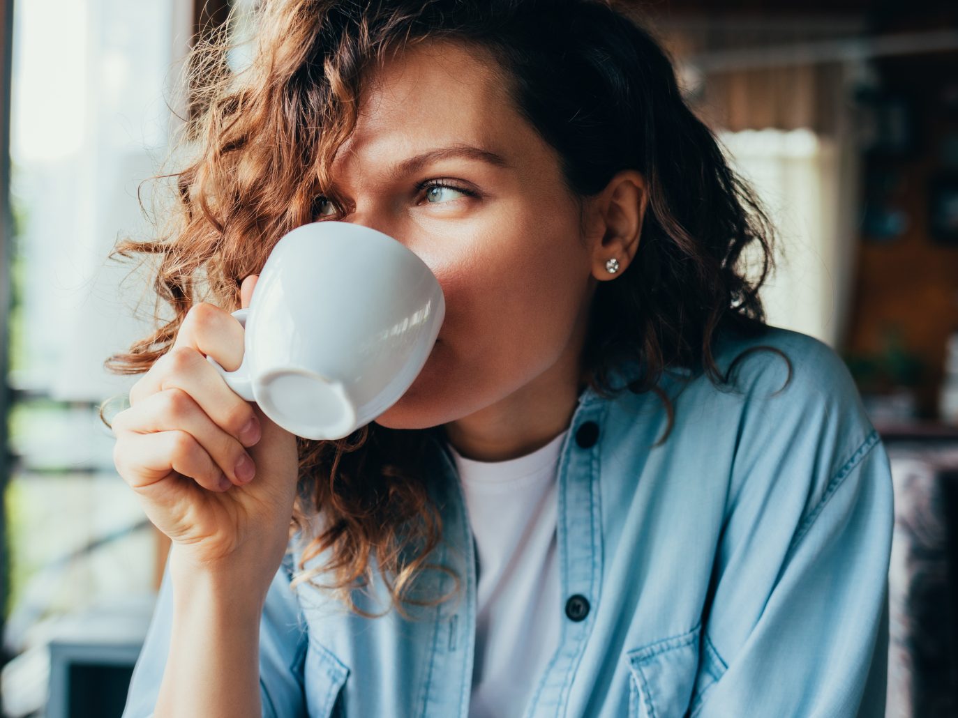 Obwohl die Ergebnisse auf eine schützende Wirkung von Koffein hindeuten, mahnen Experten zur Vorsicht.
