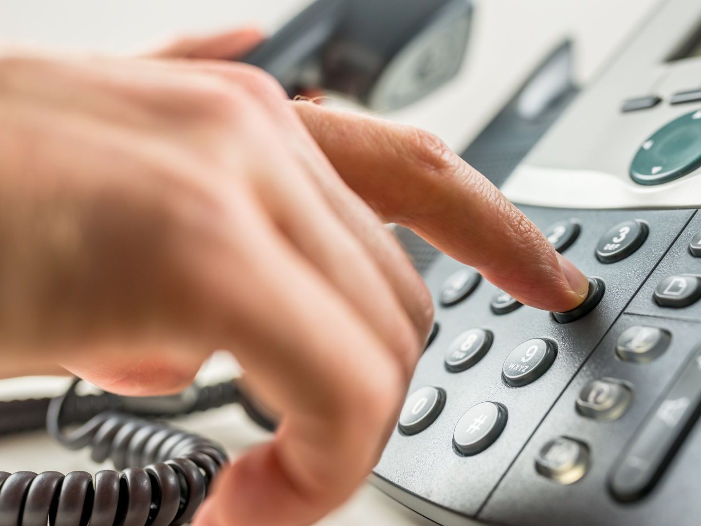 Die Caritas richtete eine Unwetter-Hotline ein. Die Caritas richtete eine Unwetter-Hotline ein.