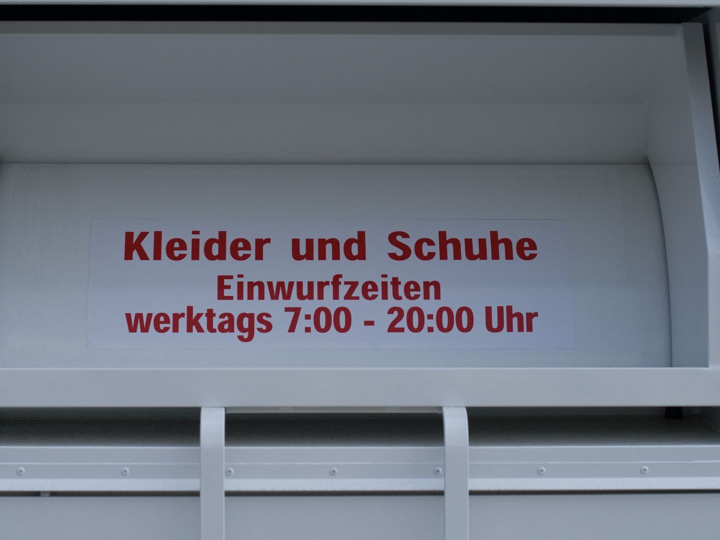 Polizisten ertappten den Container-Einbrecher in flagranti.