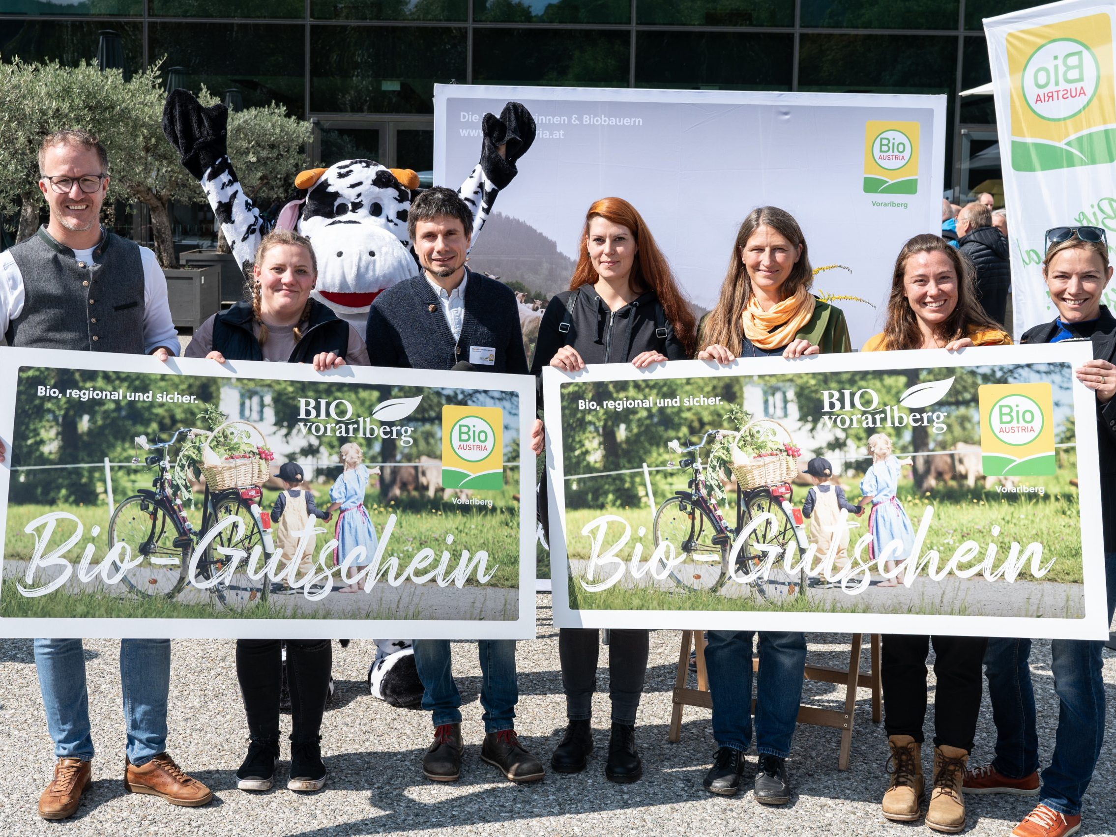 Gewinn-Übergabe vom neuen Bio-Gutschein
