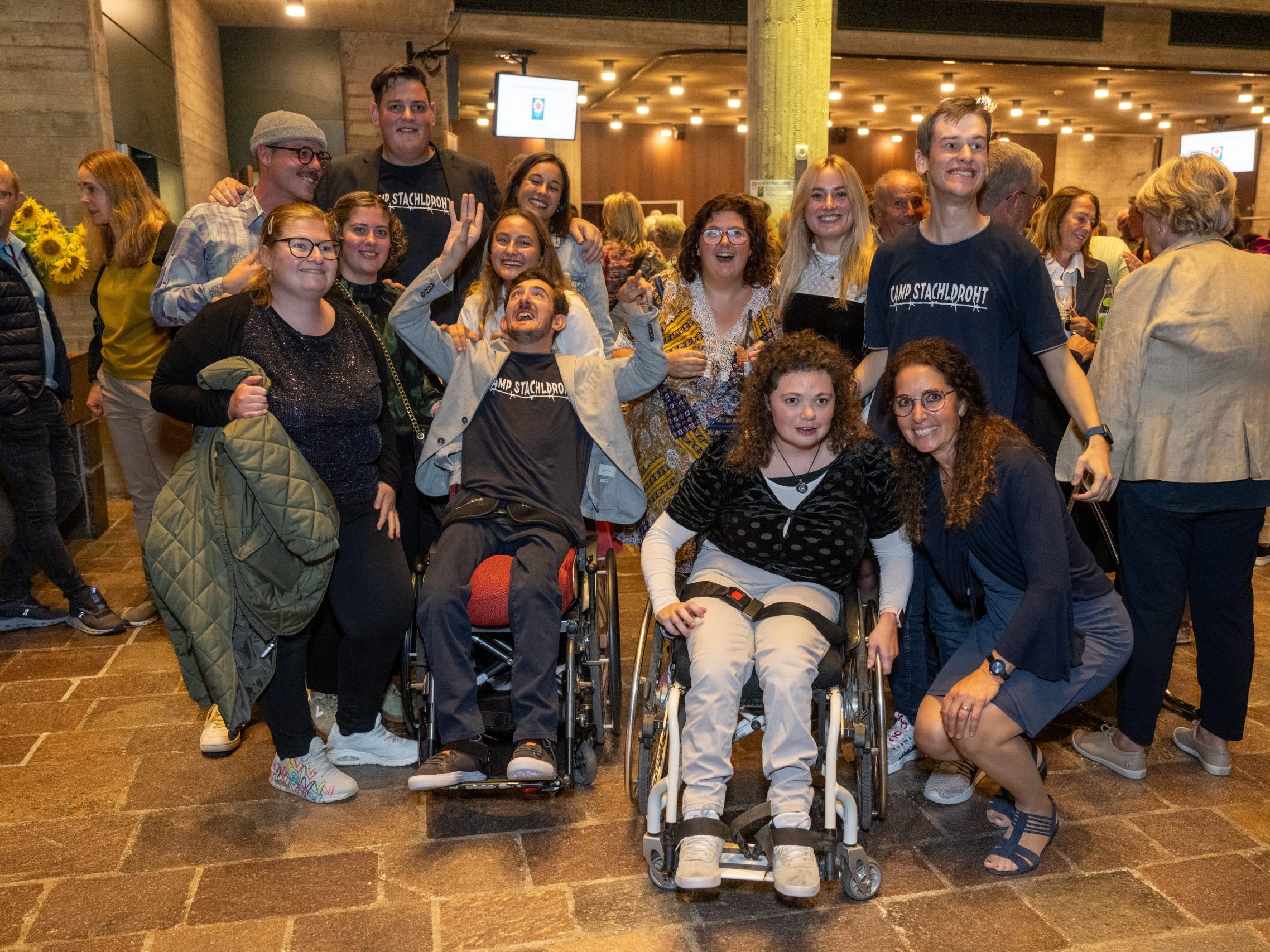 Rund 450 Gäste feierten das 25-jährige Bestehen des Vereins Sonnenblume bei der Benefizveranstaltung im Dornbirner Kulturhaus (im Bild: das Sommercamp-Team 2024) Rund 450 Gäste feierten das 25-jährige Bestehen des Vereins Sonnenblume bei der Benefizveranstaltung im Dornbirner Kulturhaus (im Bild: das Sommercamp-Team 2024)