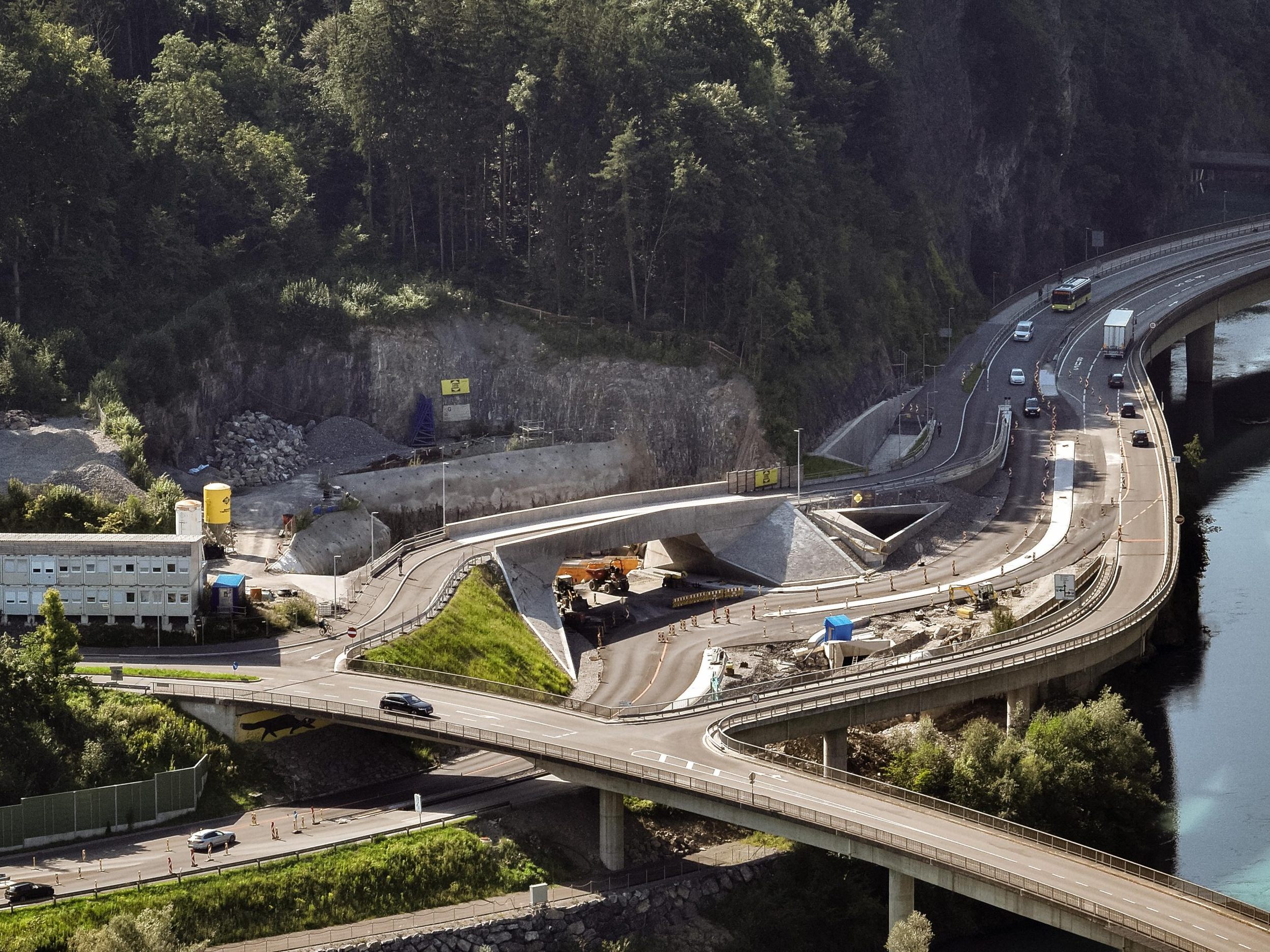 Die Landesregierung geht davon aus, mit den Bauarbeiten für den Stadttunnel Feldkirch 2025 beginnen zu können. Die Landesregierung geht davon aus, mit den Bauarbeiten für den Stadttunnel Feldkirch 2025 beginnen zu können.