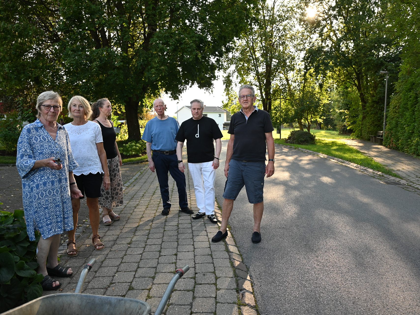 Anrainer vom Bettleweg fordern Maßnahmen zur Verkehrsberuhigung. Zu viel und zu schnell fahrende Autos werden im Bettleweg zum Problem. Anrainer vom Bettleweg fordern Maßnahmen zur Verkehrsberuhigung. Zu viel und zu schnell fahrende Autos werden im Bettleweg zum Problem.