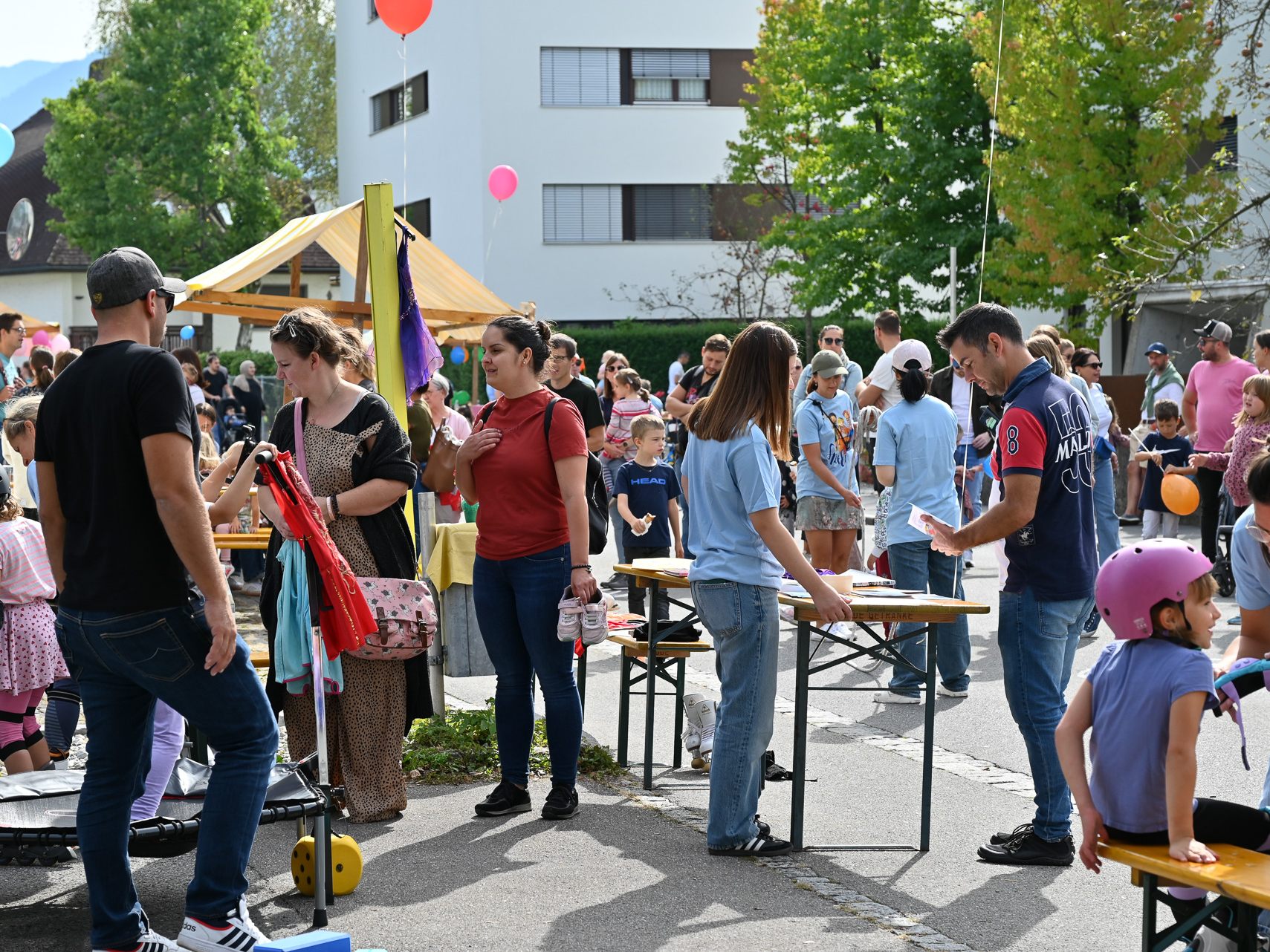 Am Sonntag verwandelte sich das Zentrum Lustenaus in einen riesigen Spielplatz für Kinder. Am Sonntag verwandelte sich das Zentrum Lustenaus in einen riesigen Spielplatz für Kinder.