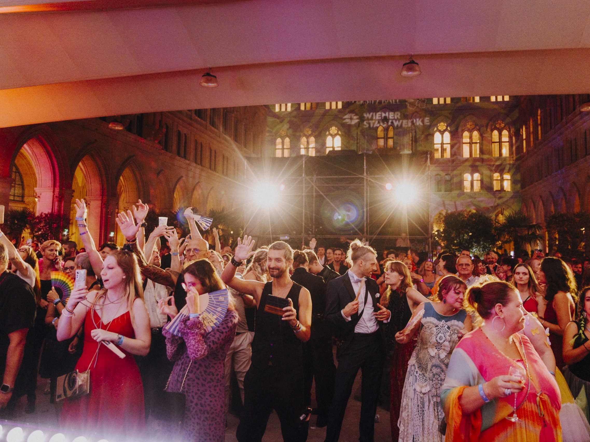 Das Wiener Rathaus erlebte am Wochenende den 16. Diversity Ball.