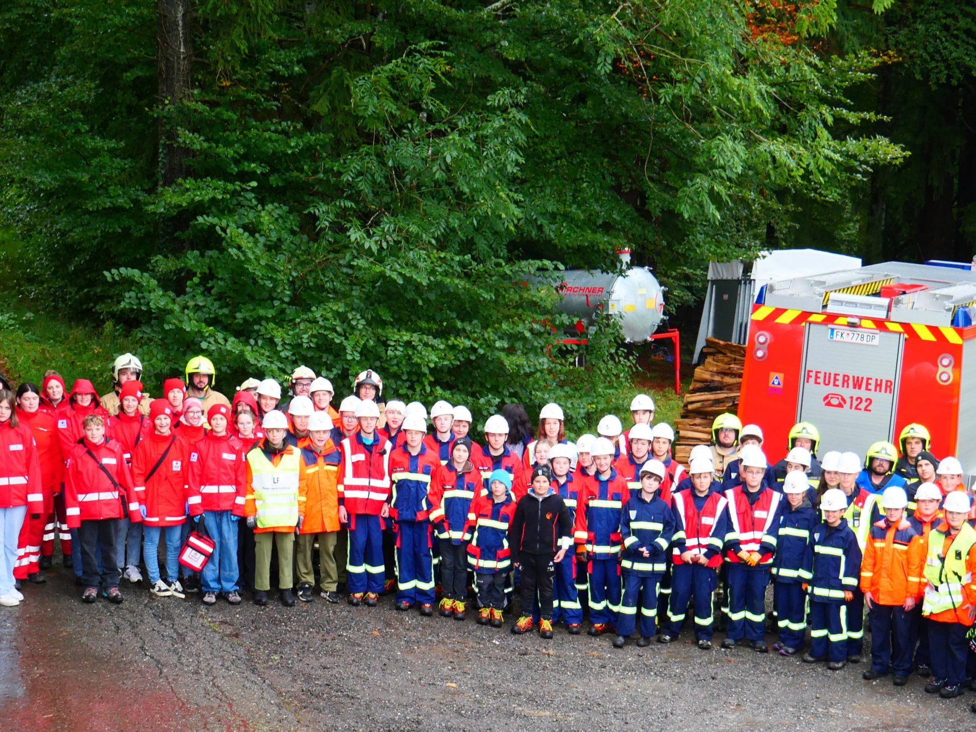 In Sennewies probten viele Blaulicht-Organisationen den Ernstfall. In Sennewies probten viele Blaulicht-Organisationen den Ernstfall.