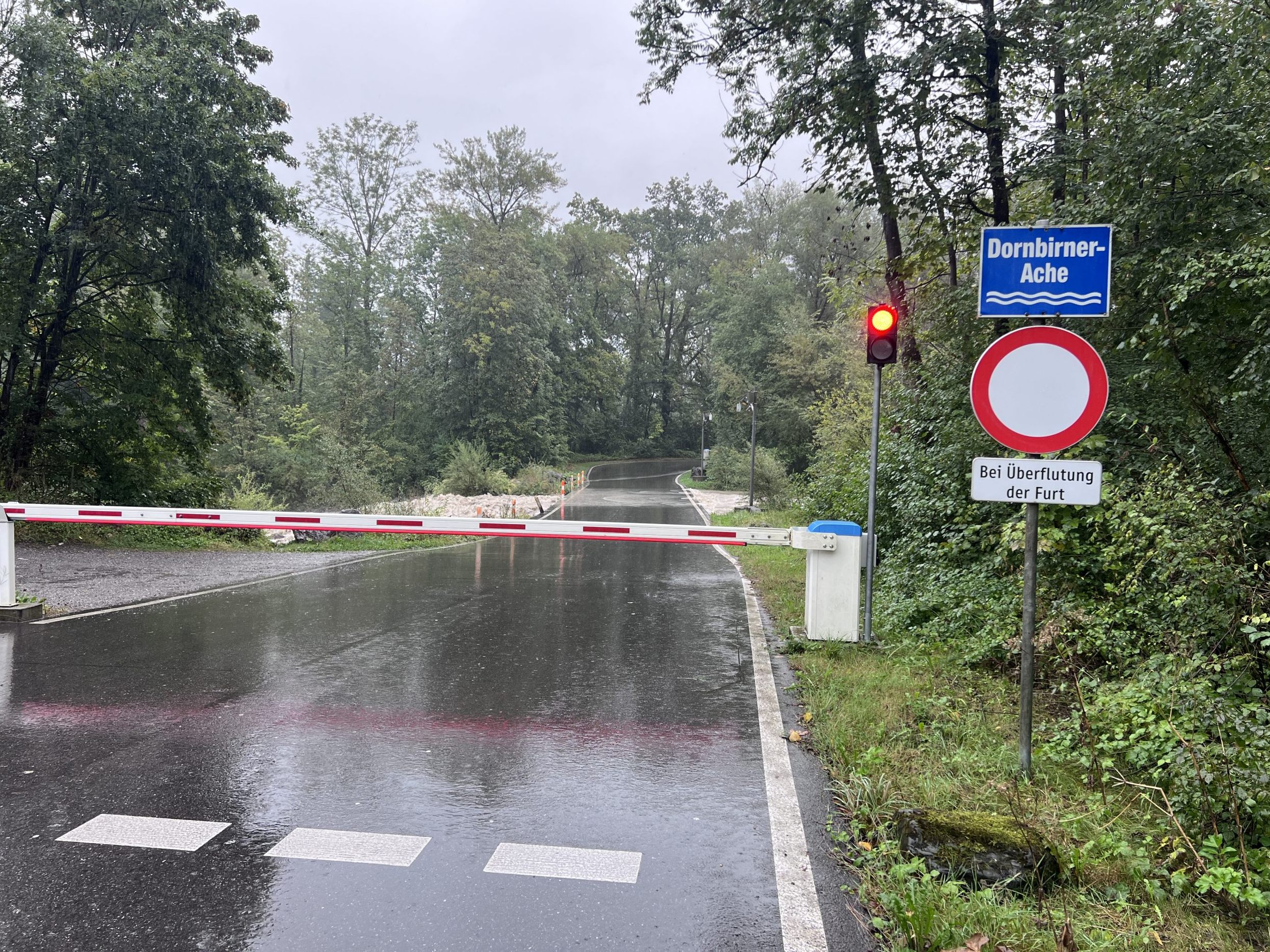Kein Durchkommen an der Furt in Dornbirn.