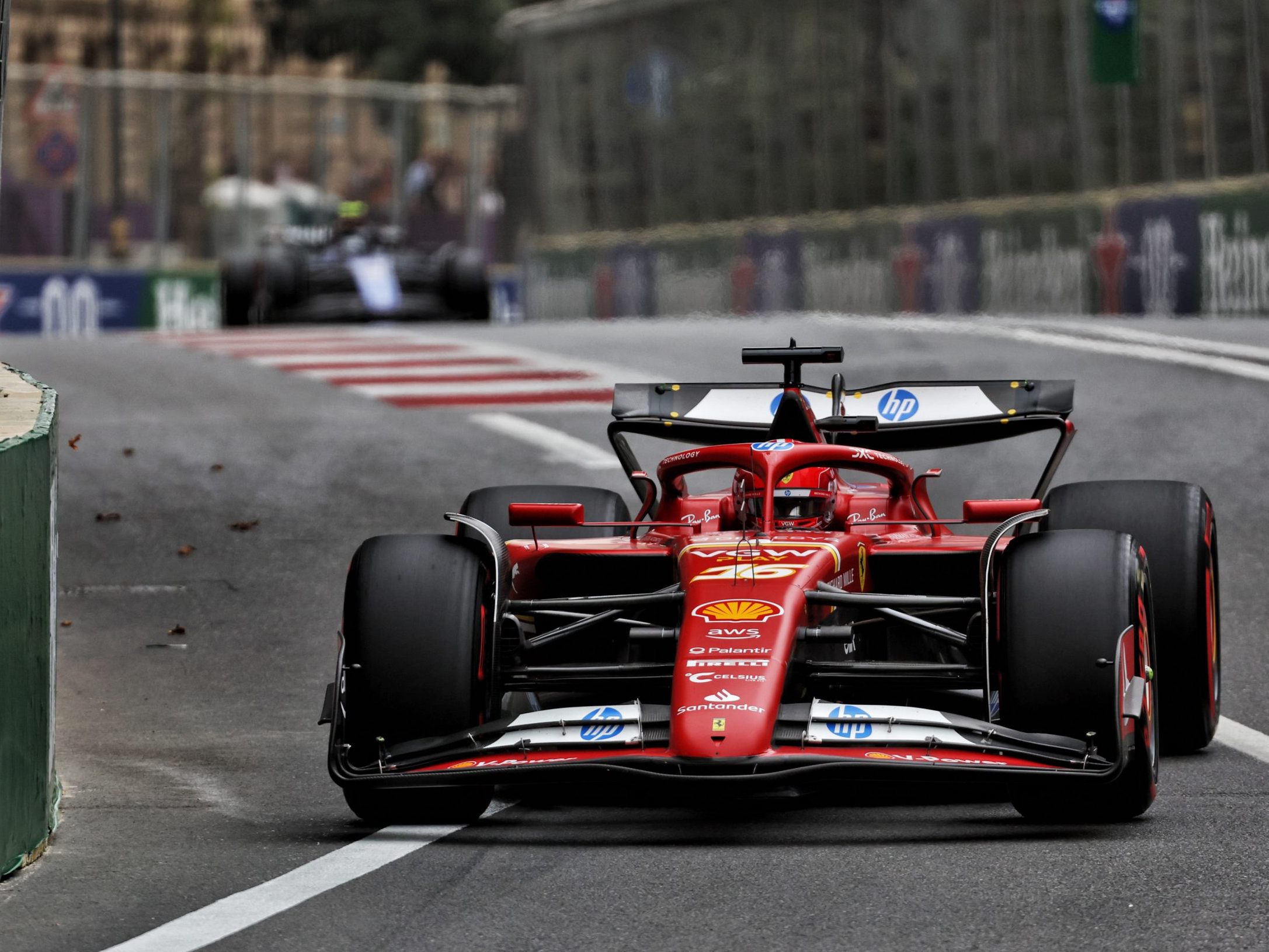 Leclerc pilotierte seine "Rote Göttin" auf die Pole-Position.
