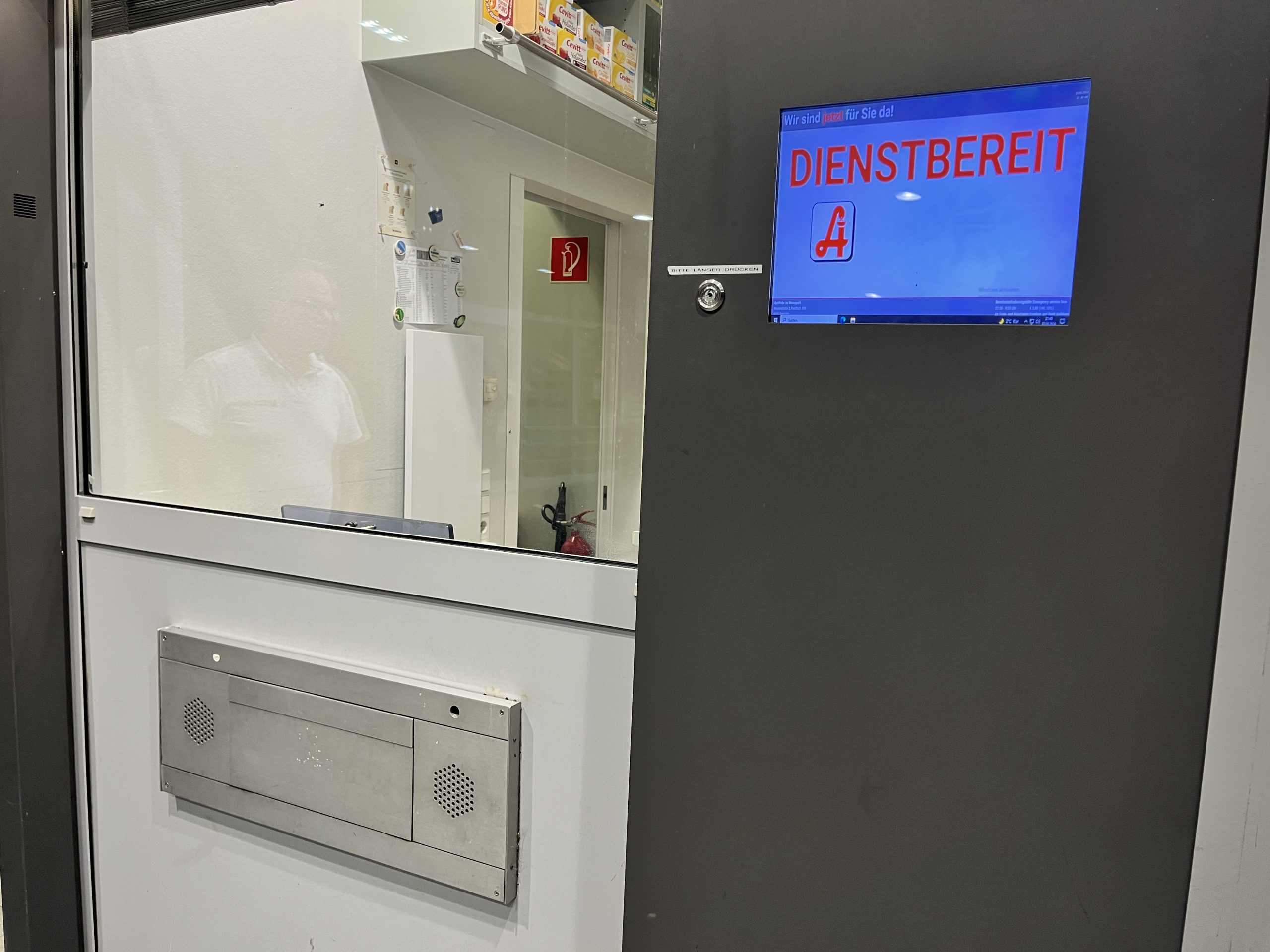 Der Apothekennotdienst bietet eine wichtige Anlaufstelle, bei akuten Erkrankungen oder dringenden Verschreibungen, die nicht bis zum nächsten Werktag warten können. Der Apothekennotdienst bietet eine wichtige Anlaufstelle, bei akuten Erkrankungen oder dringenden Verschreibungen, die nicht bis zum nächsten Werktag warten können.