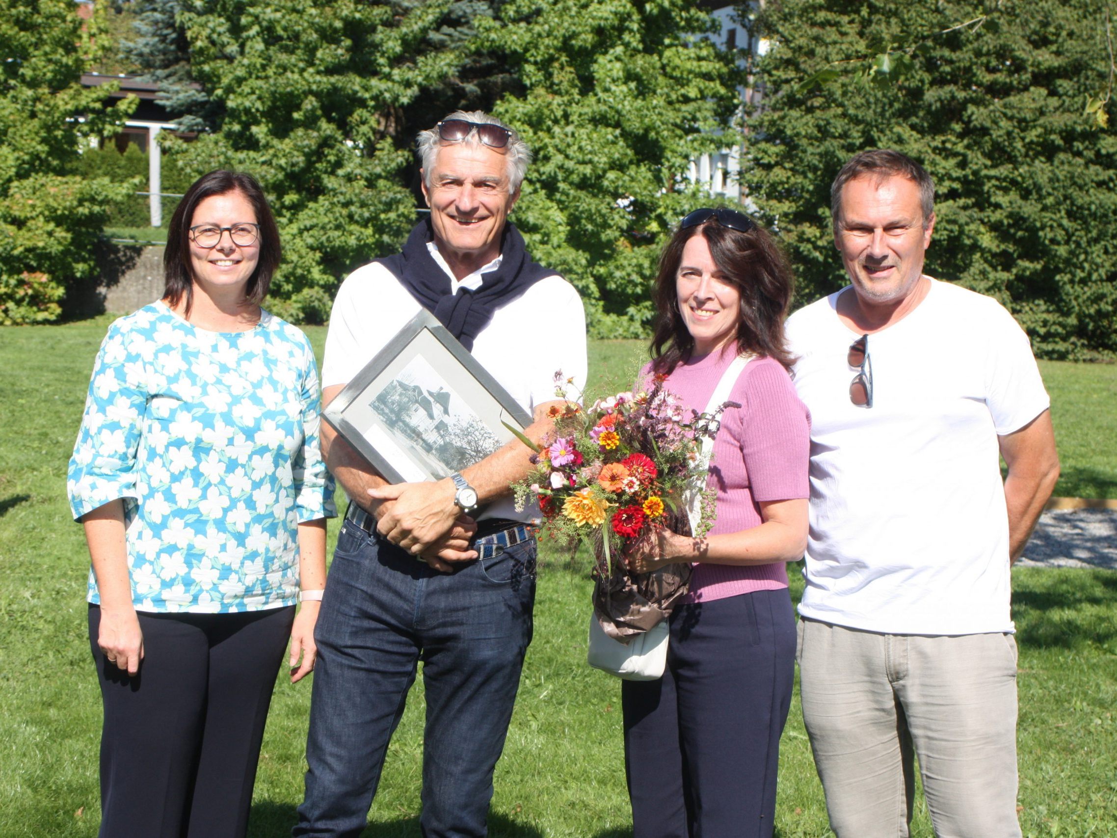 Bürgermeisterin Katharina Wöß-Krall, Unternehmer Richard Fischer, Edith Ottowitz und Michael Müller feierten 10 Jahre Bewegungspark am Rankweiler Bahnhof.