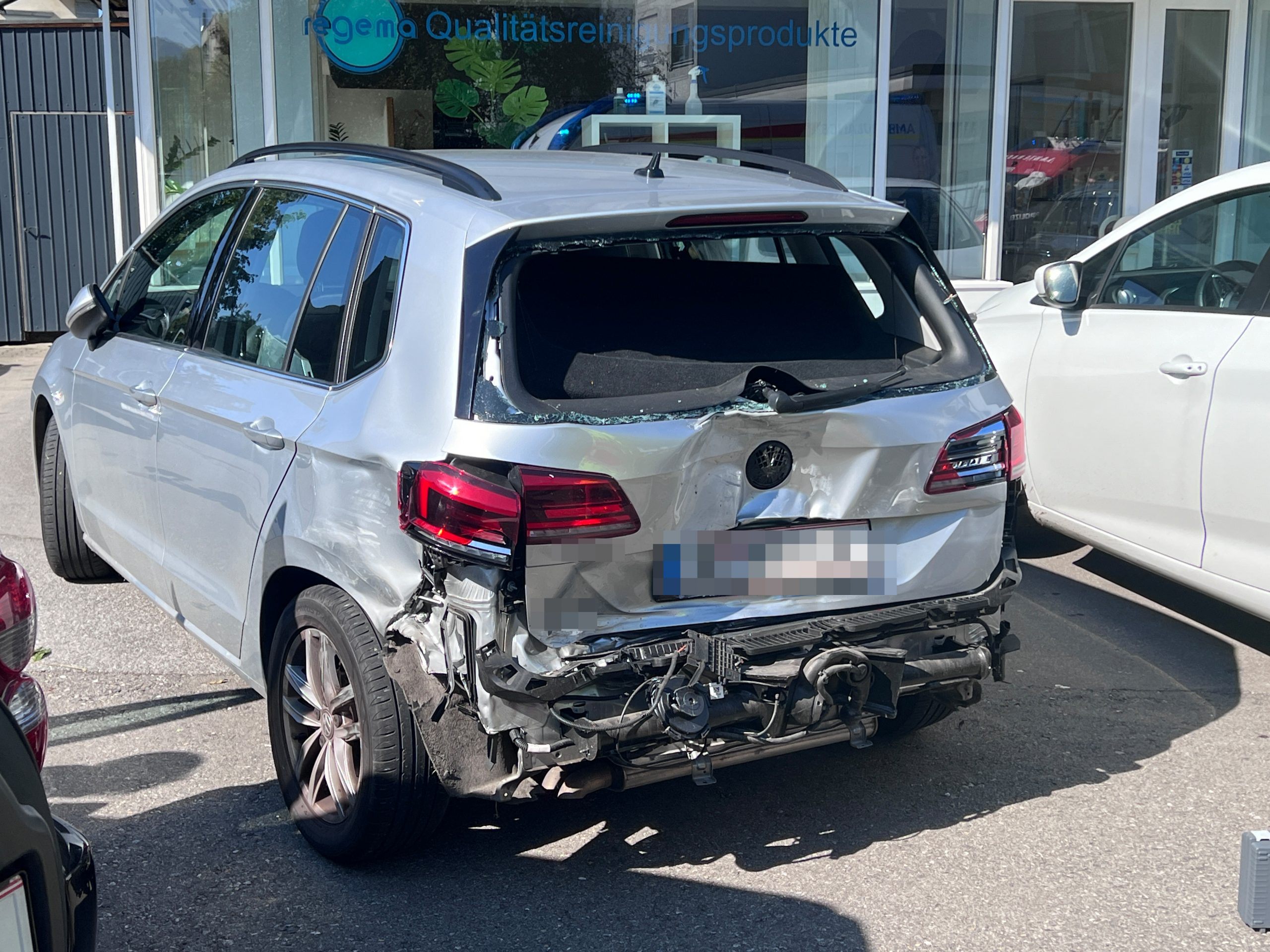 Drei Pkw waren an dem Unfall beteiligt. Drei Pkw waren an dem Unfall beteiligt.