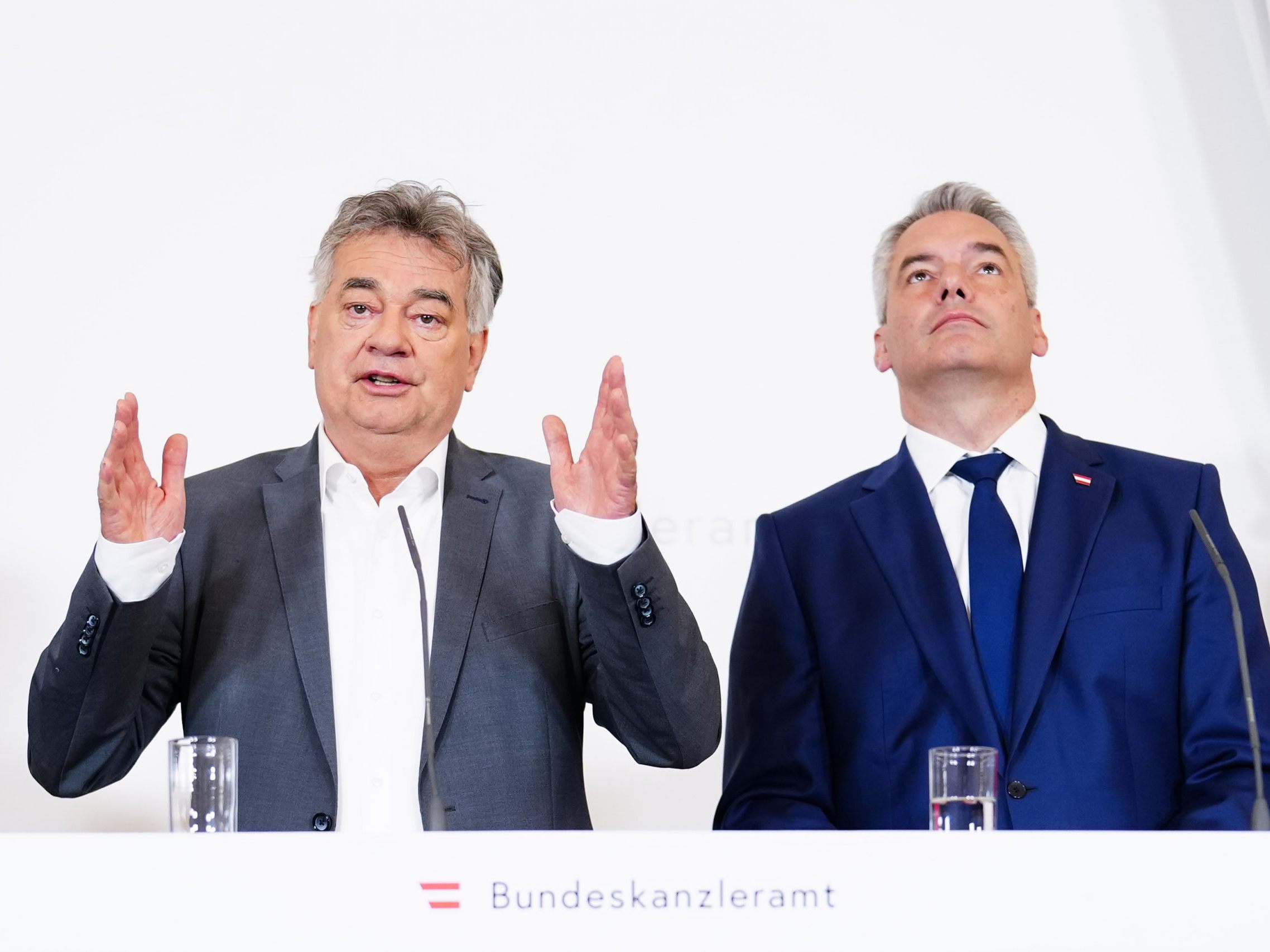 Türkis-Grün verabschiedet sich mit schlechtesten Werten im APA/OGM-Vertrauensindex. Türkis-Grün verabschiedet sich mit schlechtesten Werten im APA/OGM-Vertrauensindex.