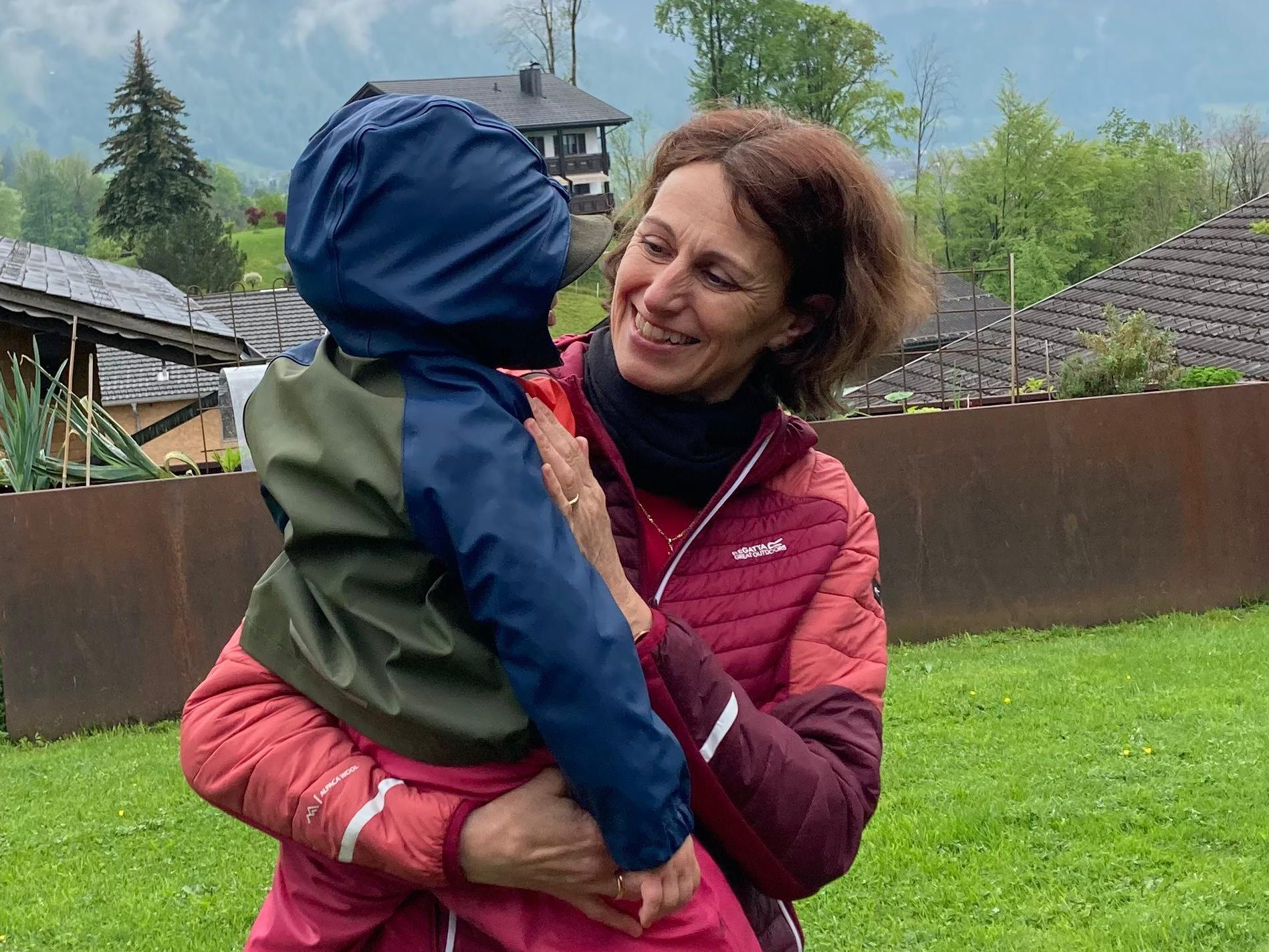 Silvia Mayer blickt auf viel Erfahrung als Pflegemutter.