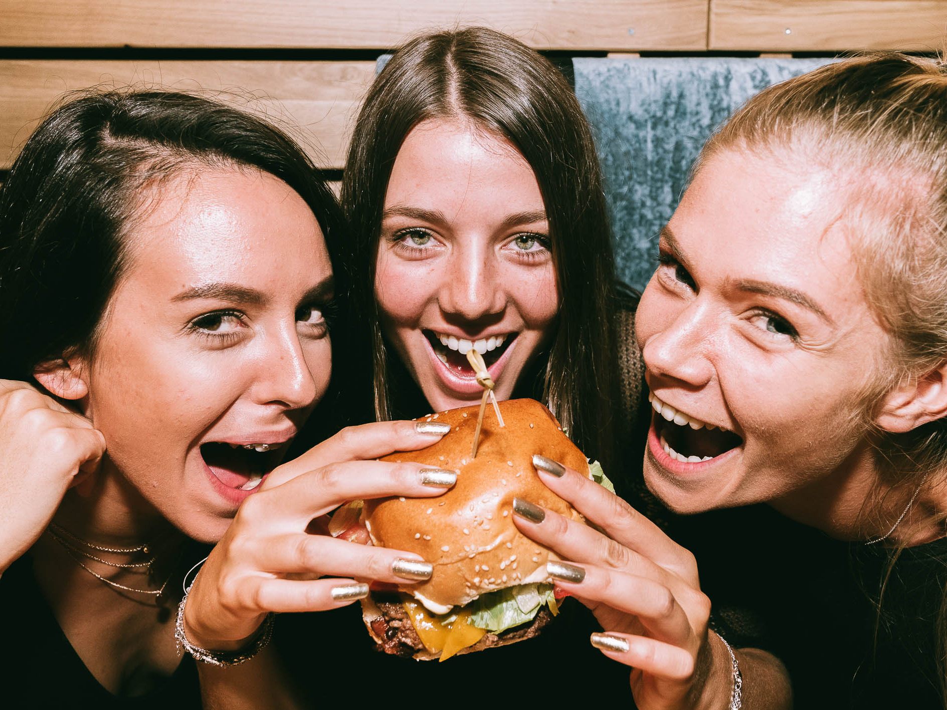 Le Burger verschenkt am 17. September 2.000 Cheeseburger. Le Burger verschenkt am 17. September 2.000 Cheeseburger.