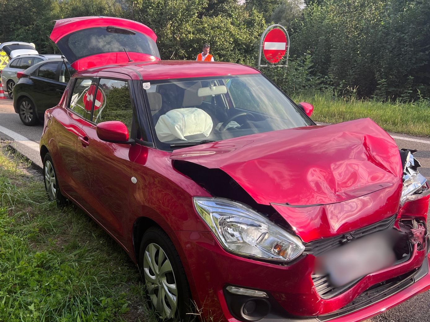 Auffahrunfall in Hörbranz: Kleinwagen prallt auf stehenden Pkw.