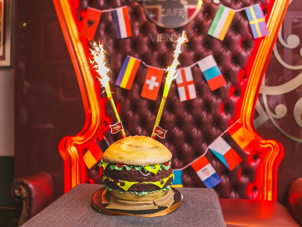 Hard Rock Café Vienna feiert 10-jähriges Jubiläum.