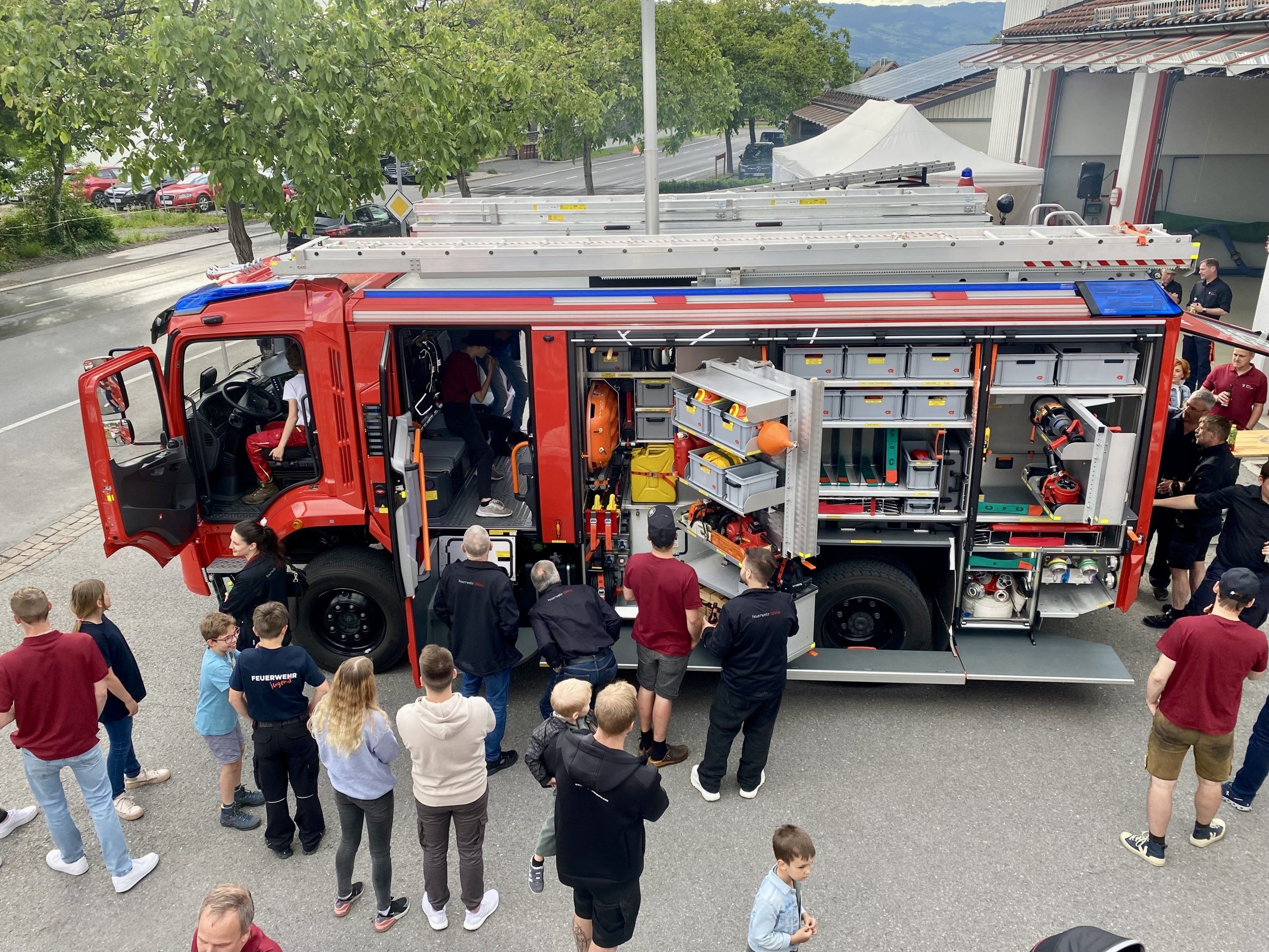 Am kommenden Wochenende wird das neue Tanklöschfahrzeug der Röthner Feuerwehr gesegnet und der Öffentlichkeit vorgestellt. Am kommenden Wochenende wird das neue Tanklöschfahrzeug der Röthner Feuerwehr gesegnet und der Öffentlichkeit vorgestellt.