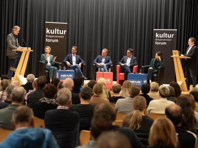 Wahldiskussion des Kulturforums Bregenzerwald und der NEUE in Andelsbuch.