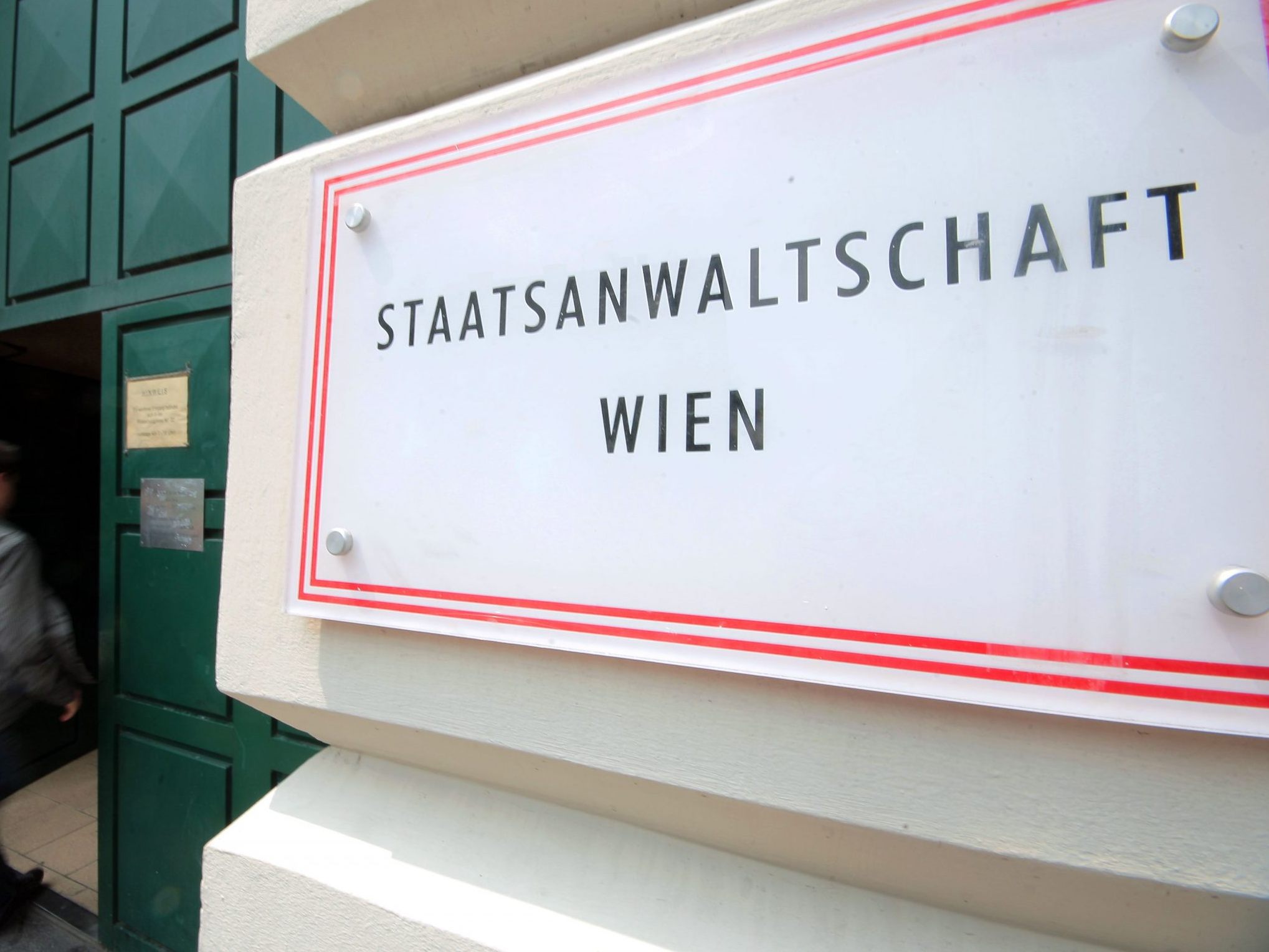 Die Staatsanwaltschaft hat das Verfahren gegen den Hochbetagten inzwischen eingestellt. Die Staatsanwaltschaft hat das Verfahren gegen den Hochbetagten inzwischen eingestellt.