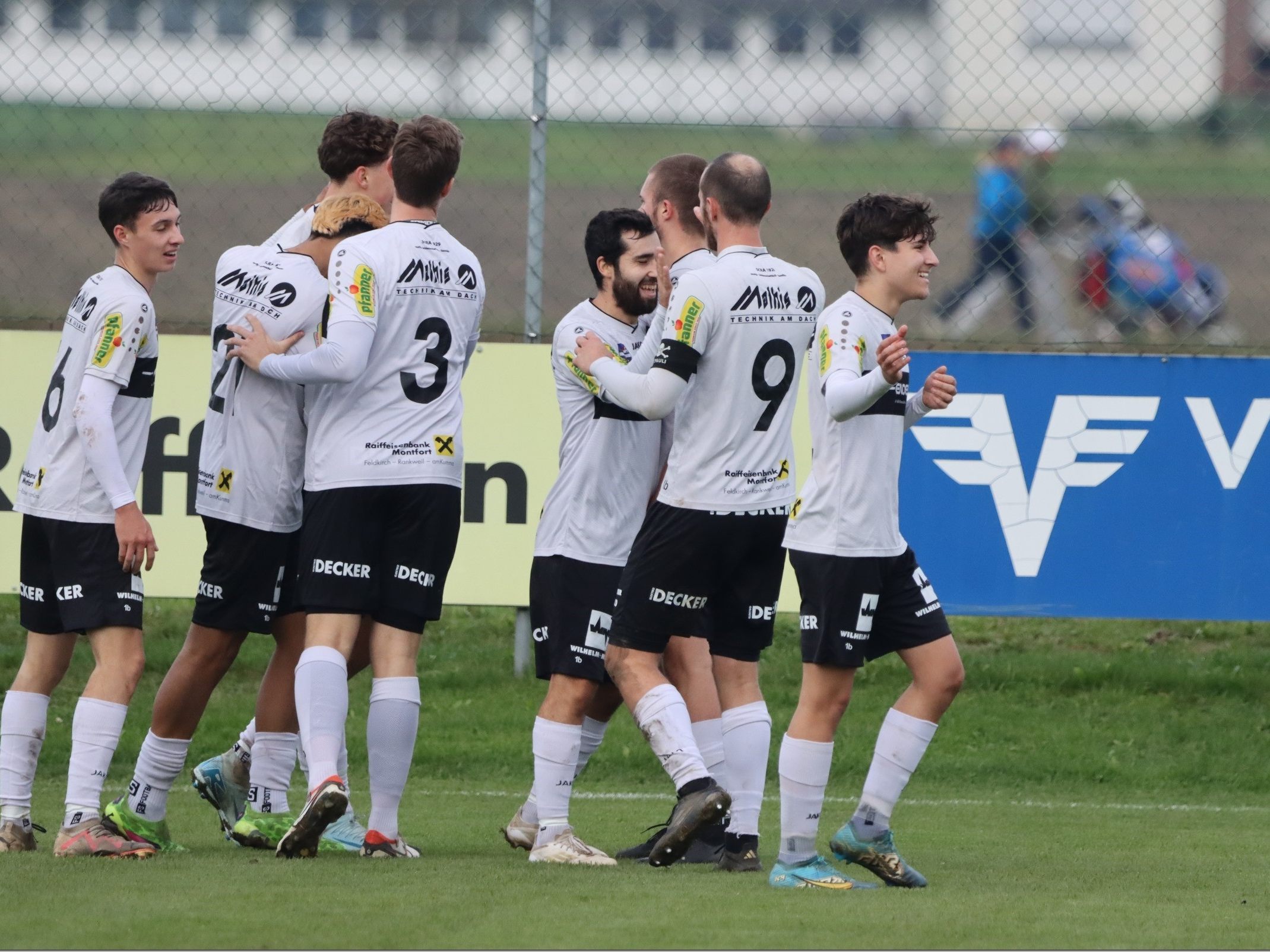 Altach 1b siegt in Brederis und ist neuer Tabellenführer.