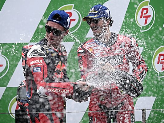 Bagnaia und Acosta auf dem Siegespodest Bagnaia und Acosta auf dem Siegespodest