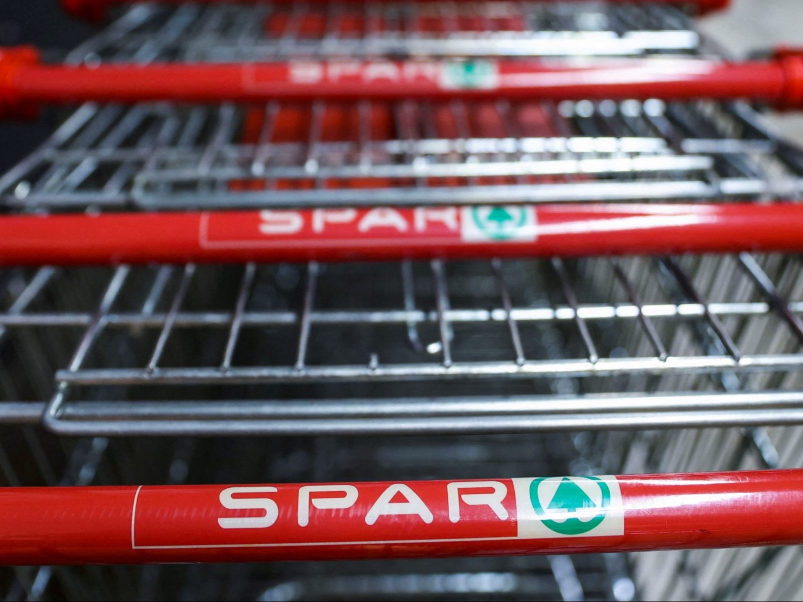 Der Lieferstopp der NÖM-Milchbauern an Spar ist aufrecht.