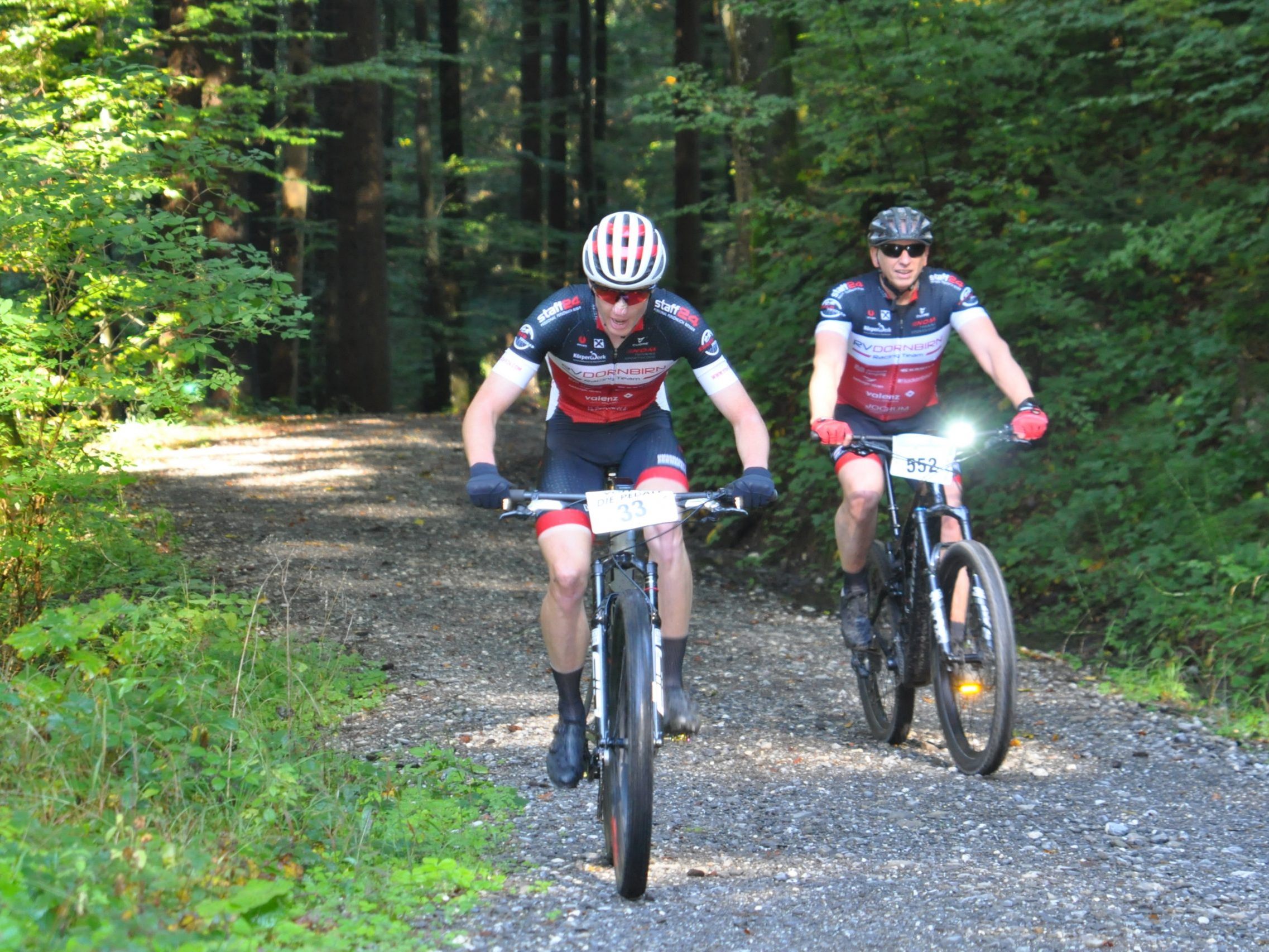 Die Biker lieferten sich spannende Duelle beim diesjährigen Kobel Hobel Rennen. Die Biker lieferten sich spannende Duelle beim diesjährigen Kobel Hobel Rennen.