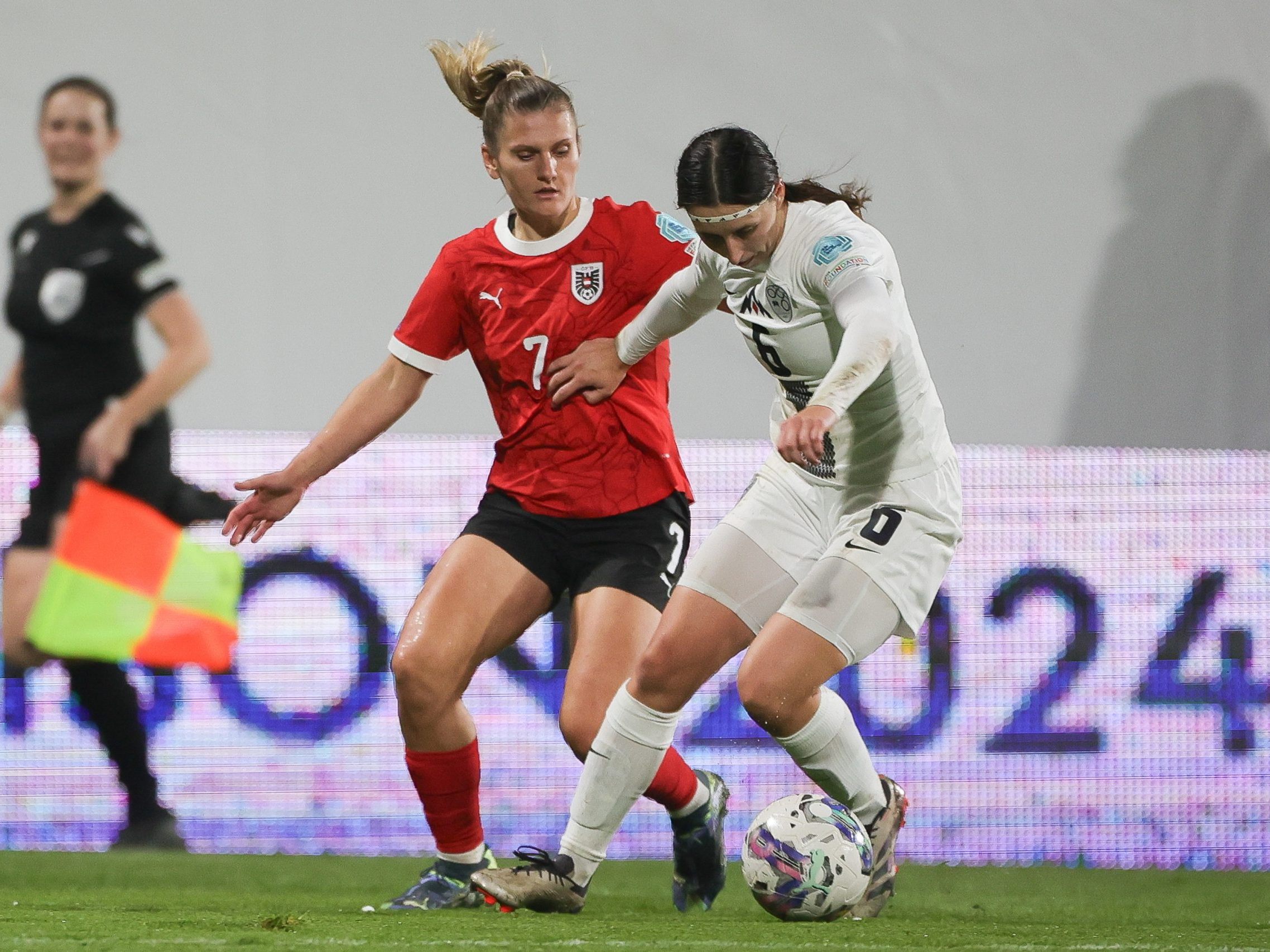 UEFA will eine Milliarde Euro in Frauenfußball investieren UEFA will eine Milliarde Euro in Frauenfußball investieren