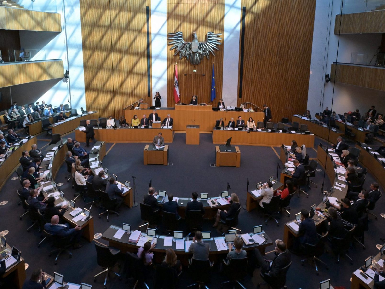 Die neue Sitzordnung im Parlament steht fest. Die neue Sitzordnung im Parlament steht fest.