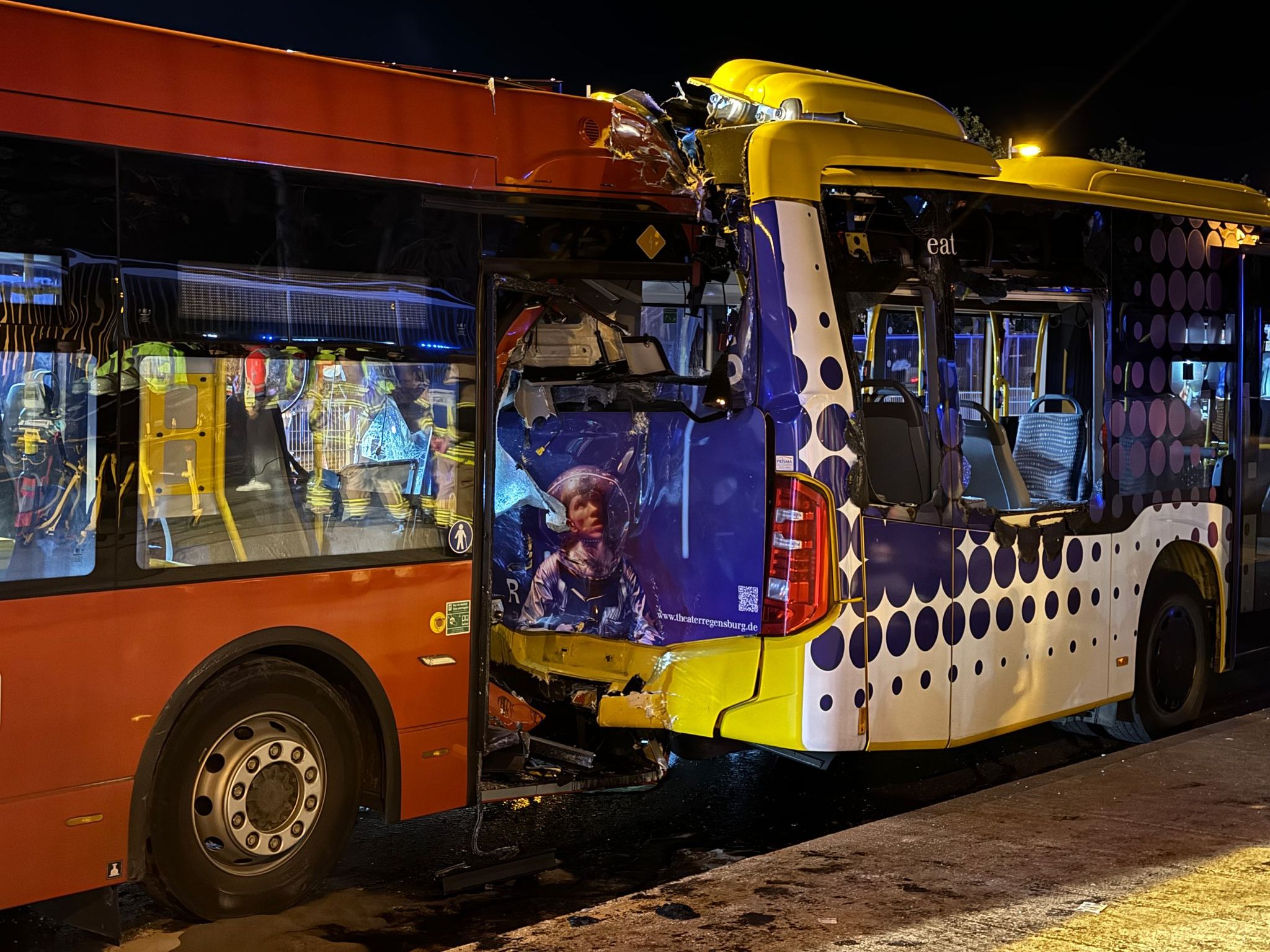 Unfall mit zwei Linienbussen Unfall mit zwei Linienbussen