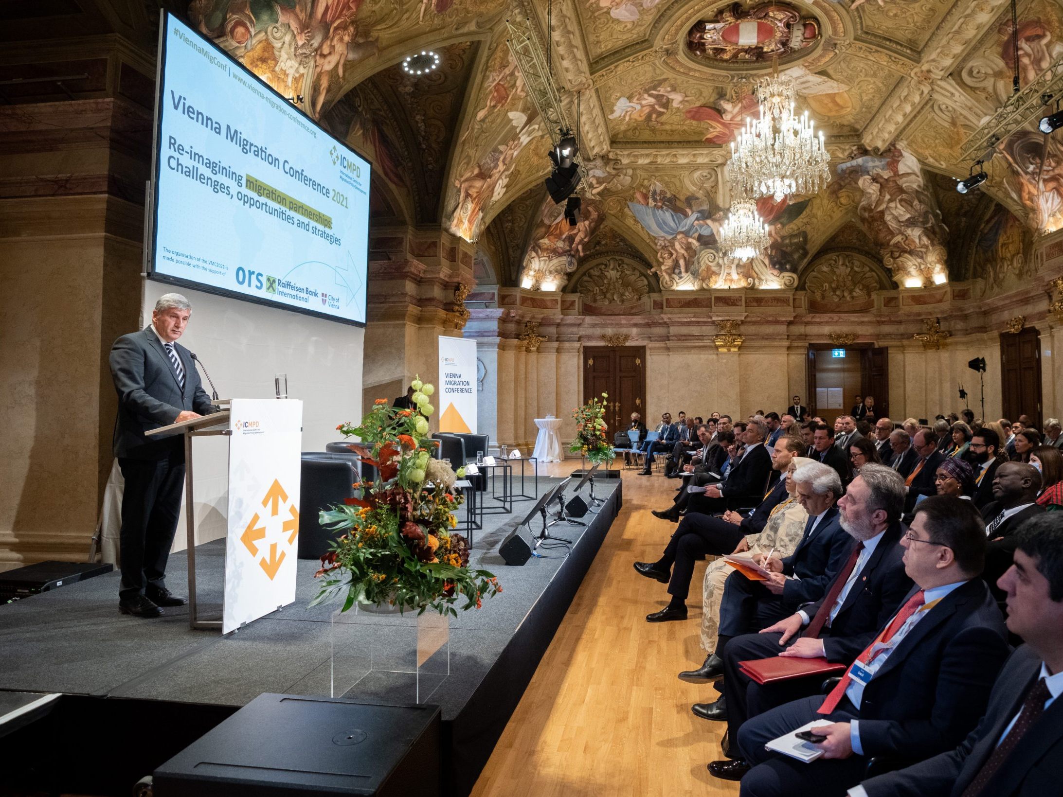 ICMPD-Generaldirektor Michael Spindelegger verwies in seiner Eröffnungsrede auf die zahlreichen internationalen Krisen. ICMPD-Generaldirektor Michael Spindelegger verwies in seiner Eröffnungsrede auf die zahlreichen internationalen Krisen.