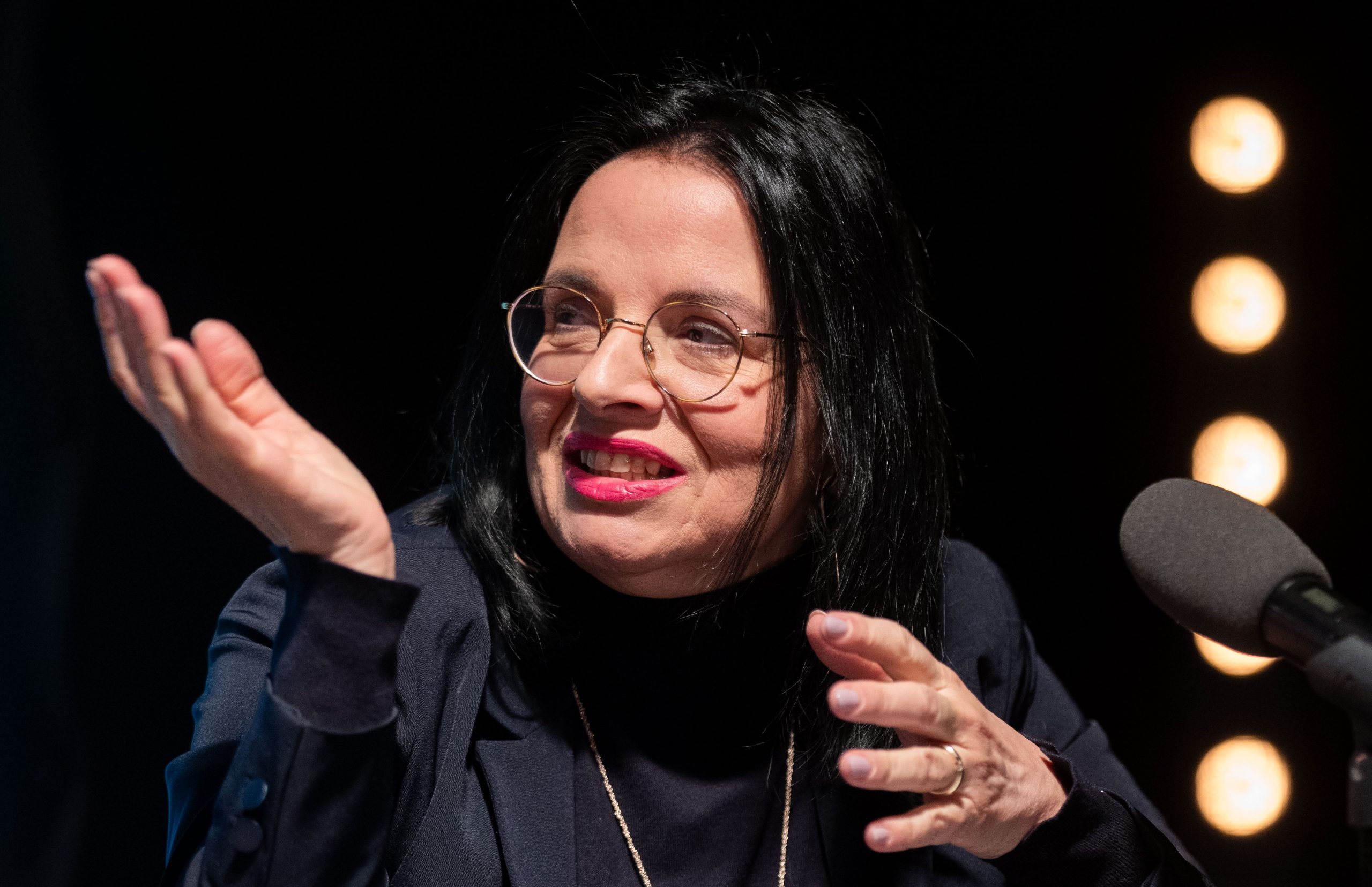 ABD0036_20240222 – WIEN – 
STERREICH: Kulturstaatssekretrin Andrea Mayer (Grne) am Donnerstag, 22. Februar 2024, whrend einer PK zur Bekanntgabe der neuen knstlerischen Leitung des Volkstheaters ab 2025/26. – FOTO: APA/GEORG HOCHMUTH ABD0036_20240222 – WIEN – 
STERREICH: Kulturstaatssekretrin Andrea Mayer (Grne) am Donnerstag, 22. Februar 2024, whrend einer PK zur Bekanntgabe der neuen knstlerischen Leitung des Volkstheaters ab 2025/26. – FOTO: APA/GEORG HOCHMUTH