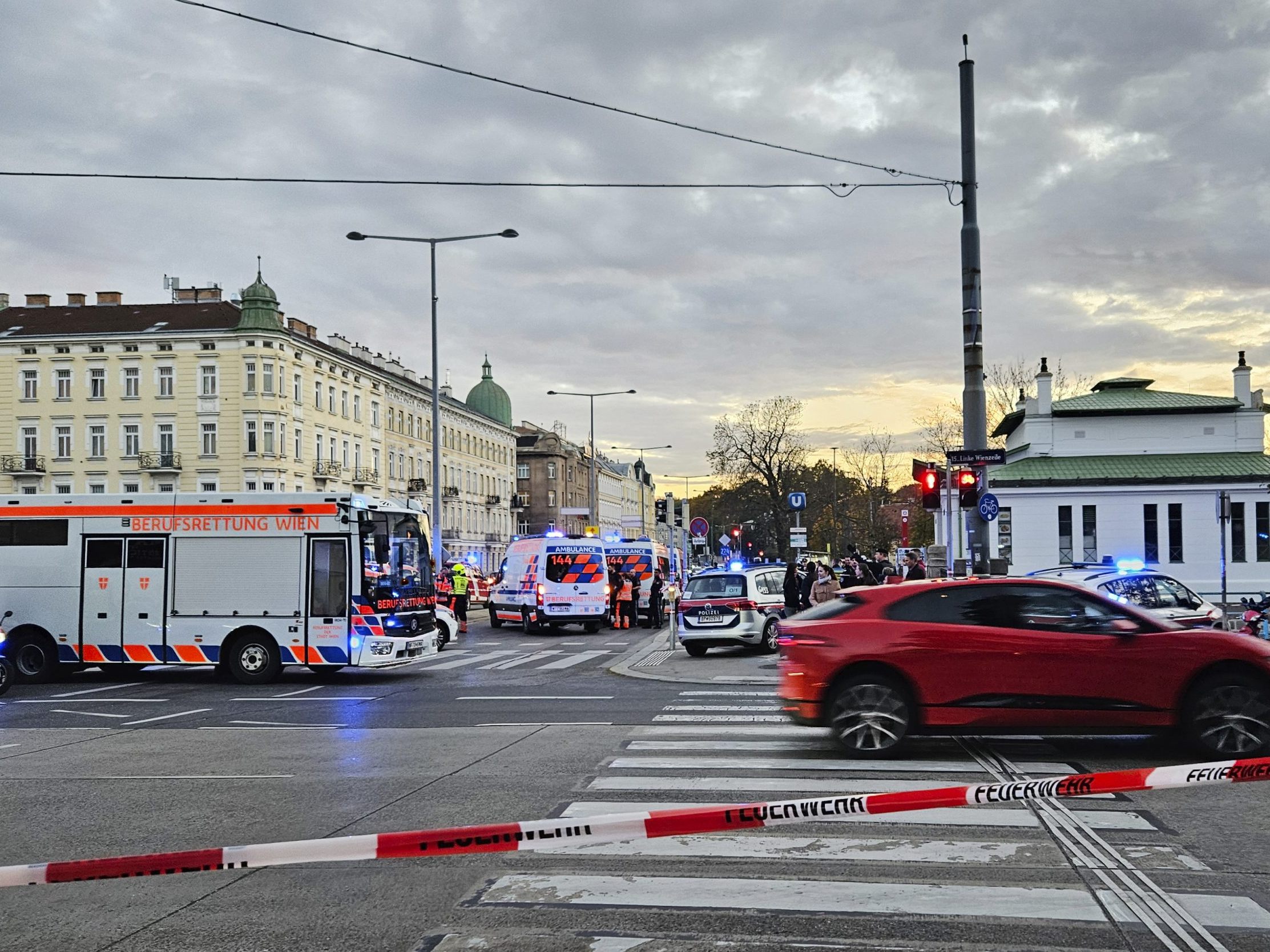 Der genaue Unfallhergang soll gemeinsam mit der Polizei mittels Videoauswertung analysiert werden. Der genaue Unfallhergang soll gemeinsam mit der Polizei mittels Videoauswertung analysiert werden.