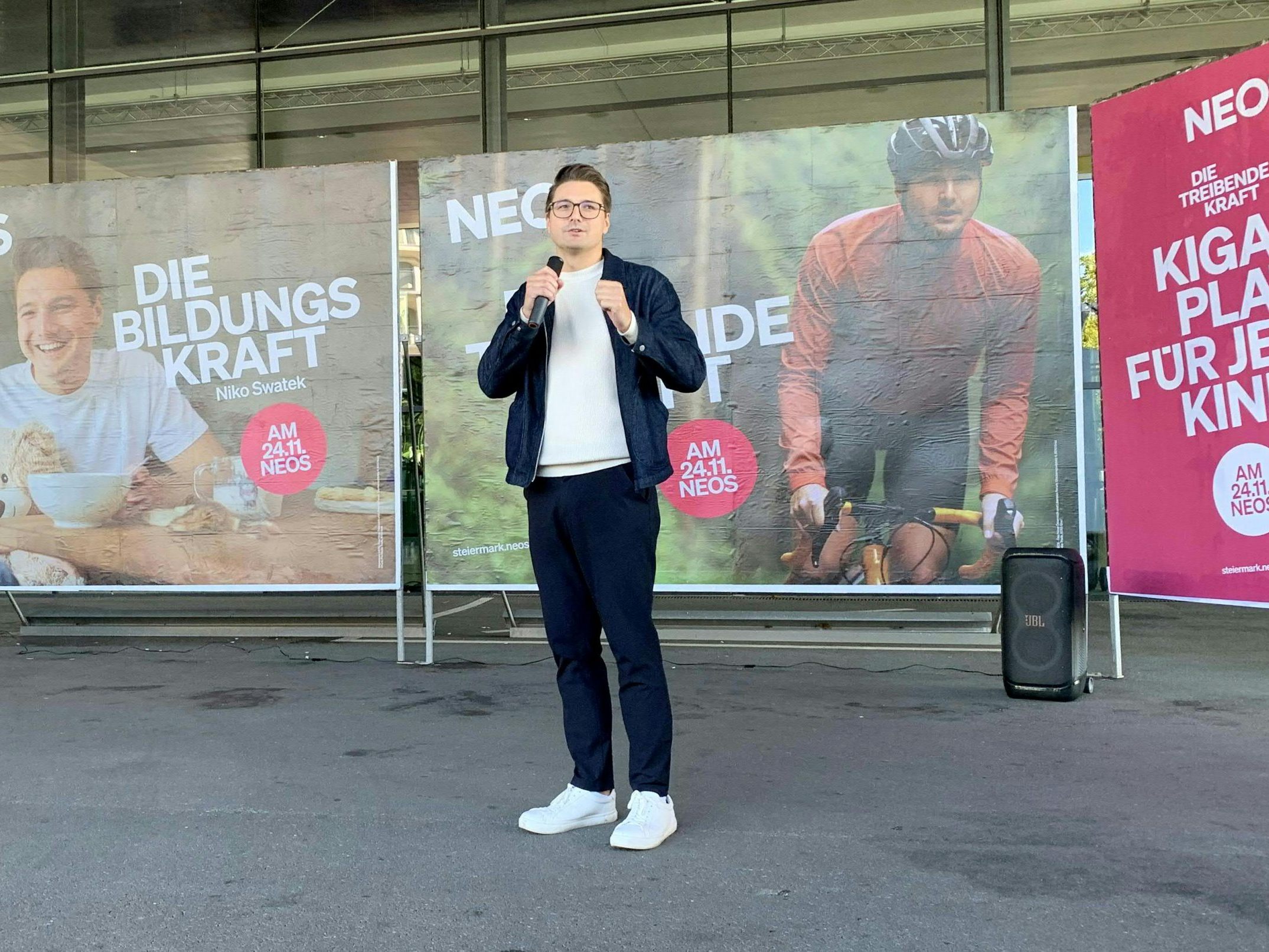 Spitzenkandidat Swatek gab bei der Präsentation Einblicke in sein Privatleben.