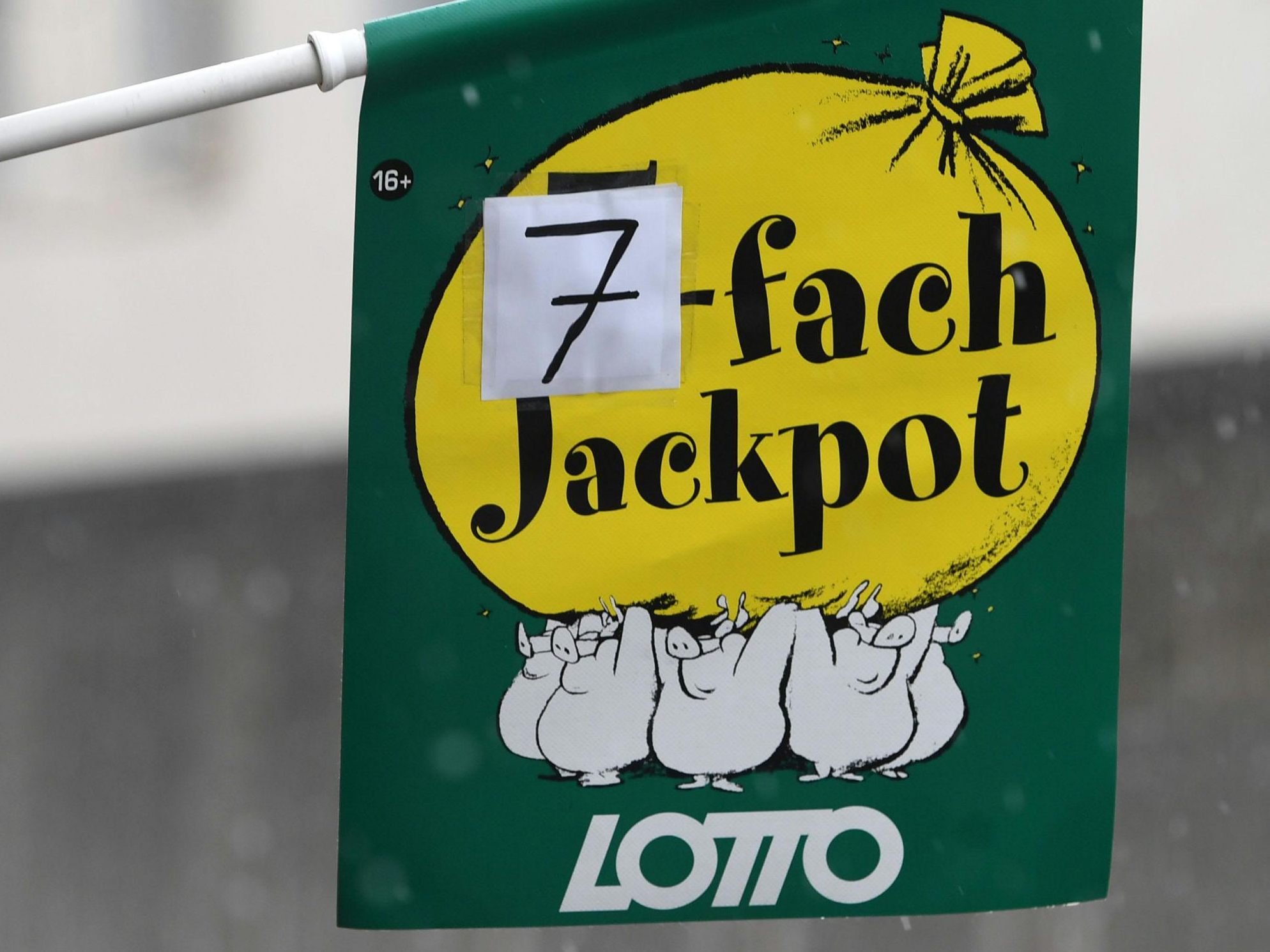 Am Mittwoch geht es bei Lotto "6 aus 45" um einen Siebenfachjackpot. Am Mittwoch geht es bei Lotto "6 aus 45" um einen Siebenfachjackpot.