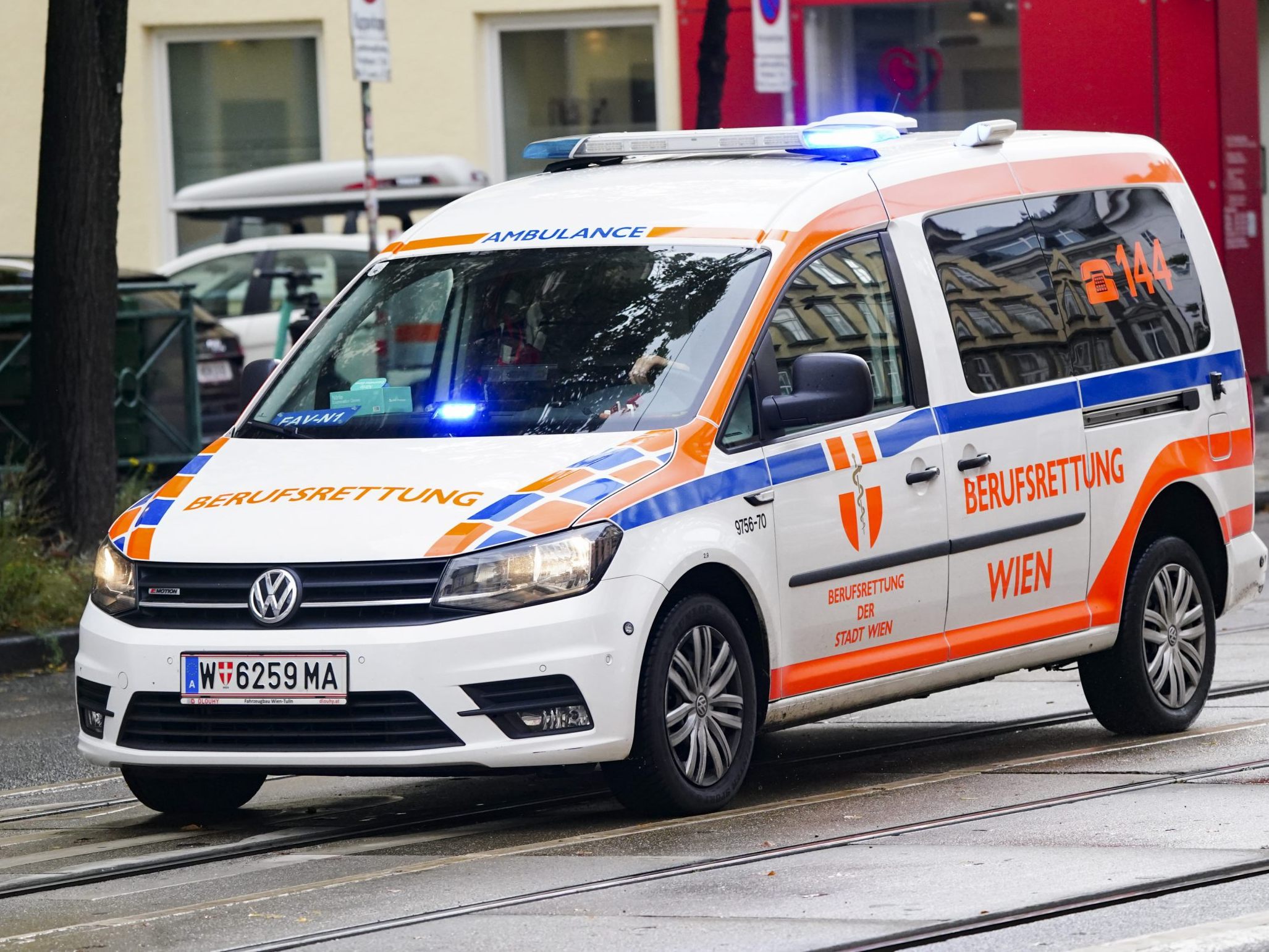 Zwei Personen wurden bei dem Unfall leicht verletzt. Zwei Personen wurden bei dem Unfall leicht verletzt.